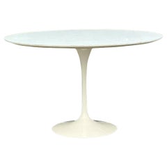 Table Tulip d'Eero Saarinen pour Knoll