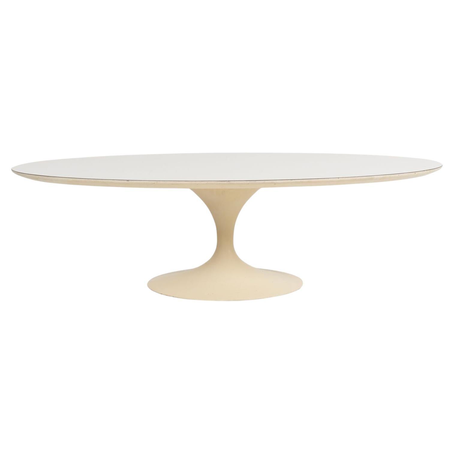 Where is Eero Saarinen from?