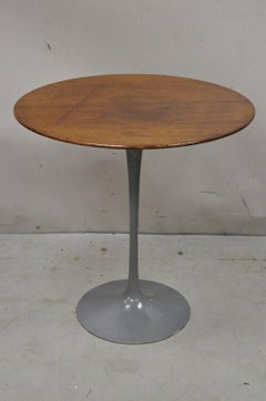 Table d'appoint vintage Tulip d'Eero Saarinen Knoll avec plateau en bois