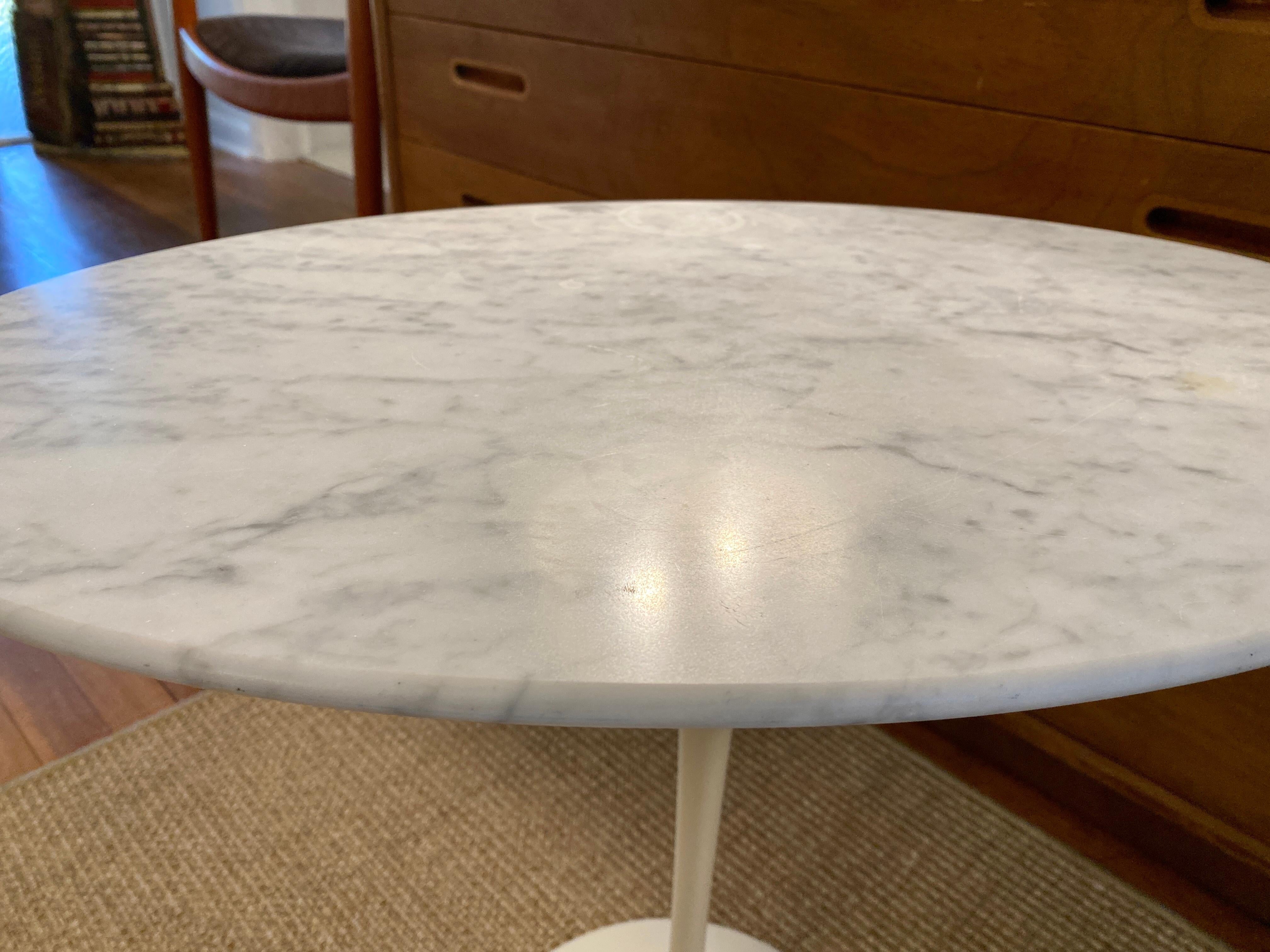 Vintage Eero Saarinen Knoll Marble Oval Top Tulip Side Table For Sale 4