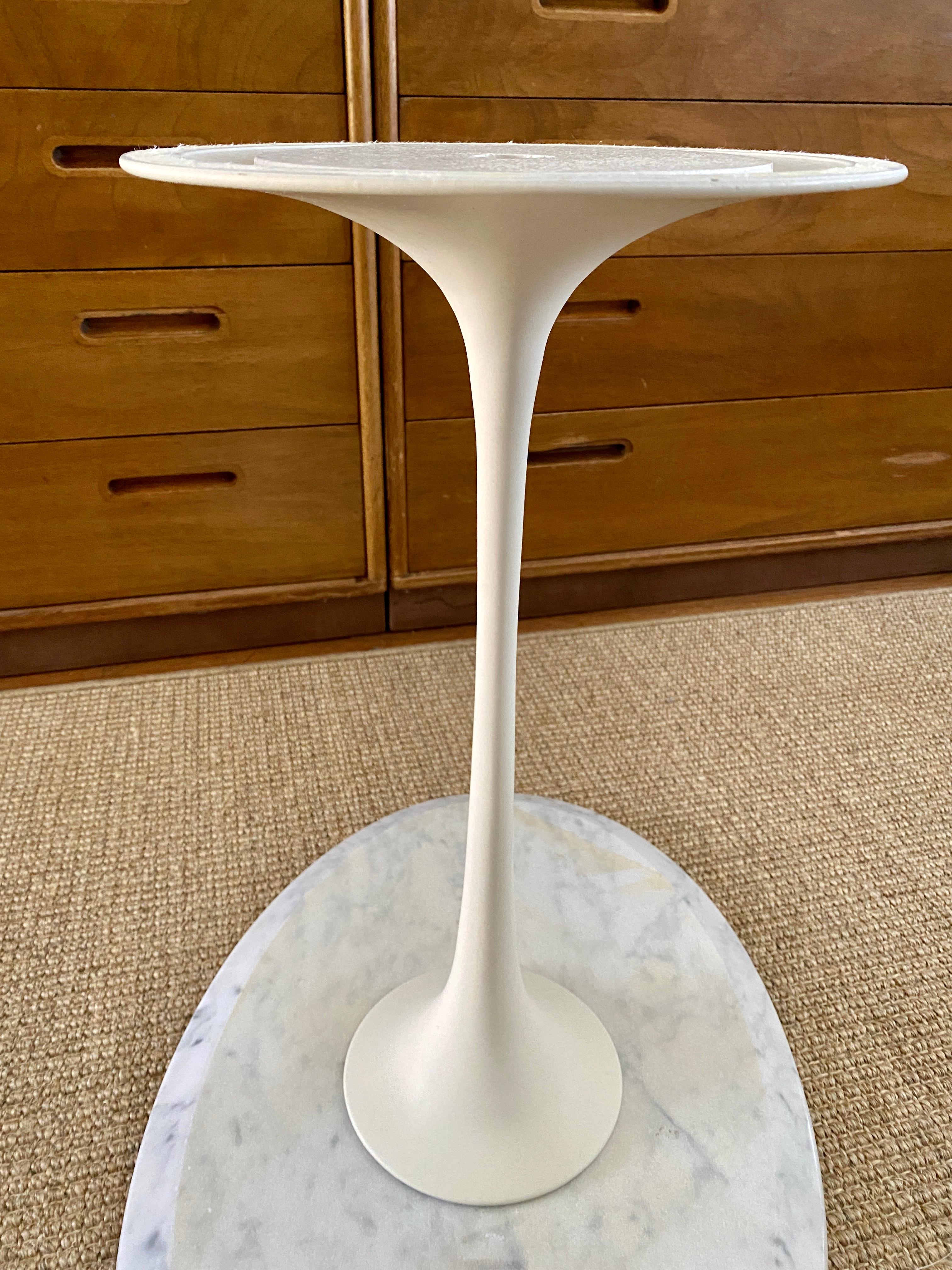 Vintage Eero Saarinen Knoll Marble Oval Top Tulip Side Table For Sale 2