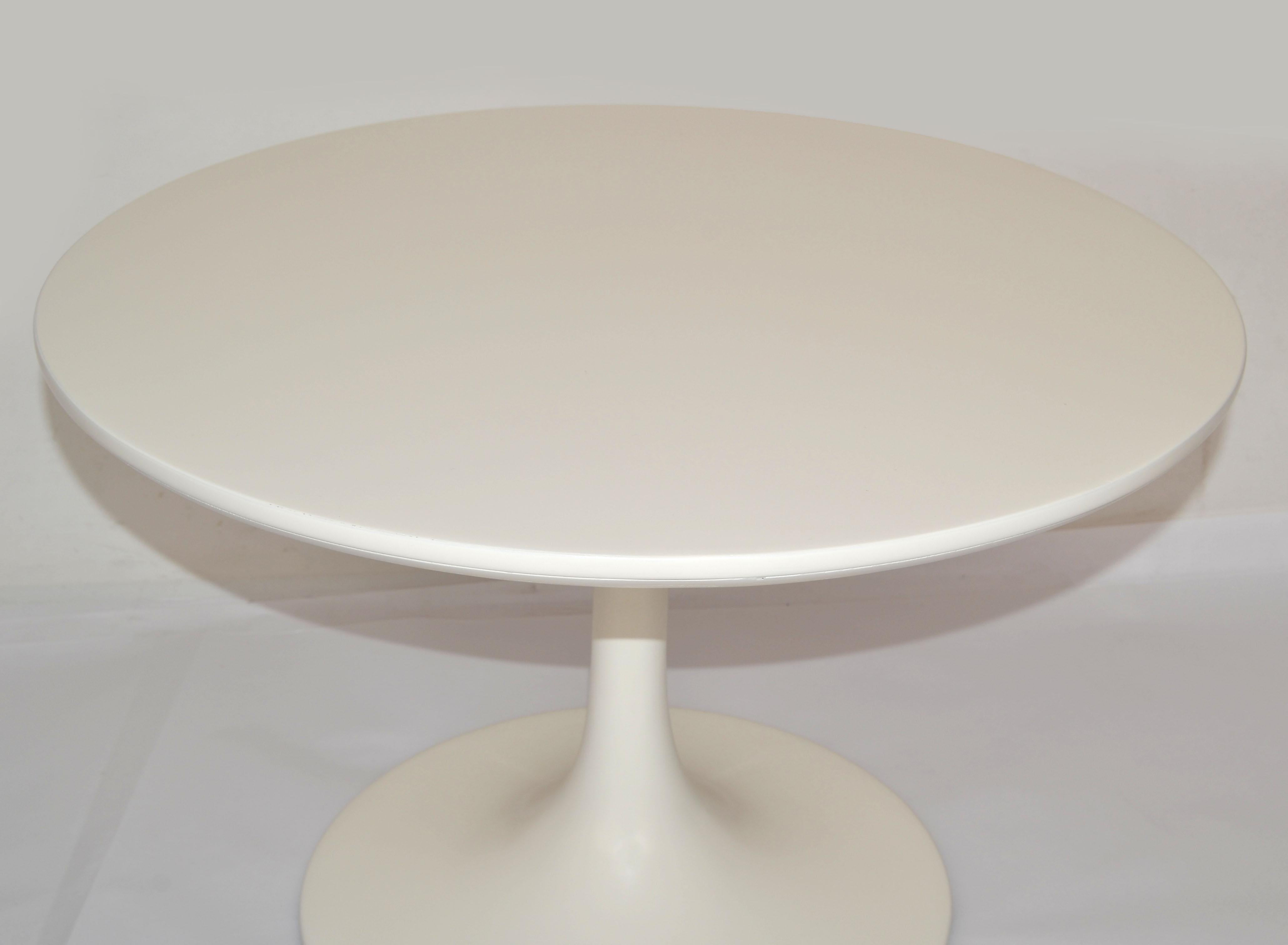 Table basse vintage Eero Saarinen Off White Tulip Base Knoll Associates des années 1960 en vente 3