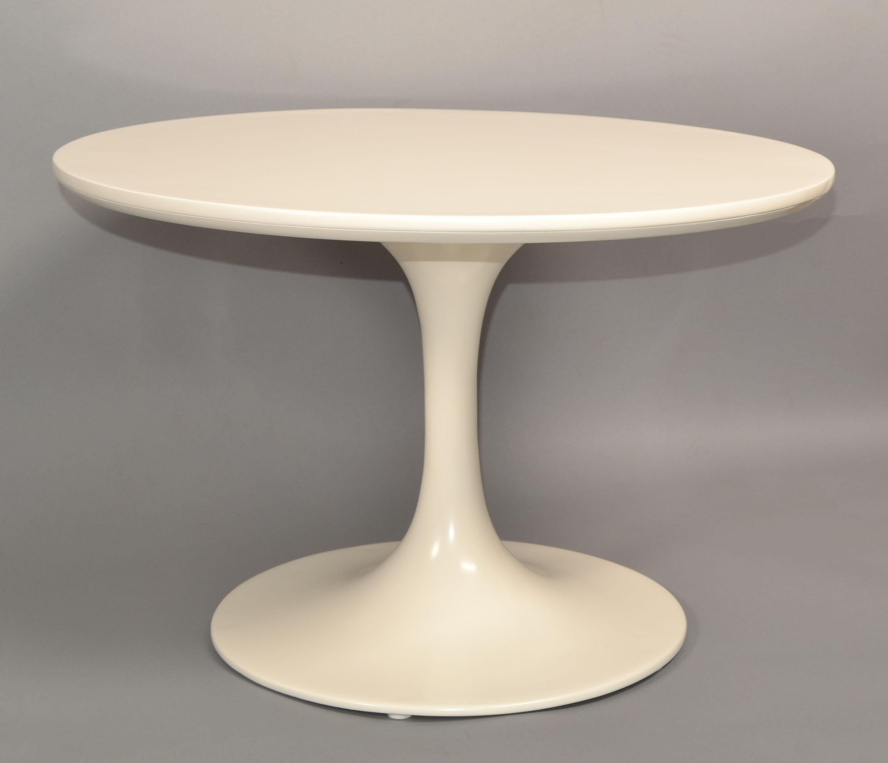 Table basse vintage Eero Saarinen Off White Tulip Base Knoll Associates des années 1960 en vente 7