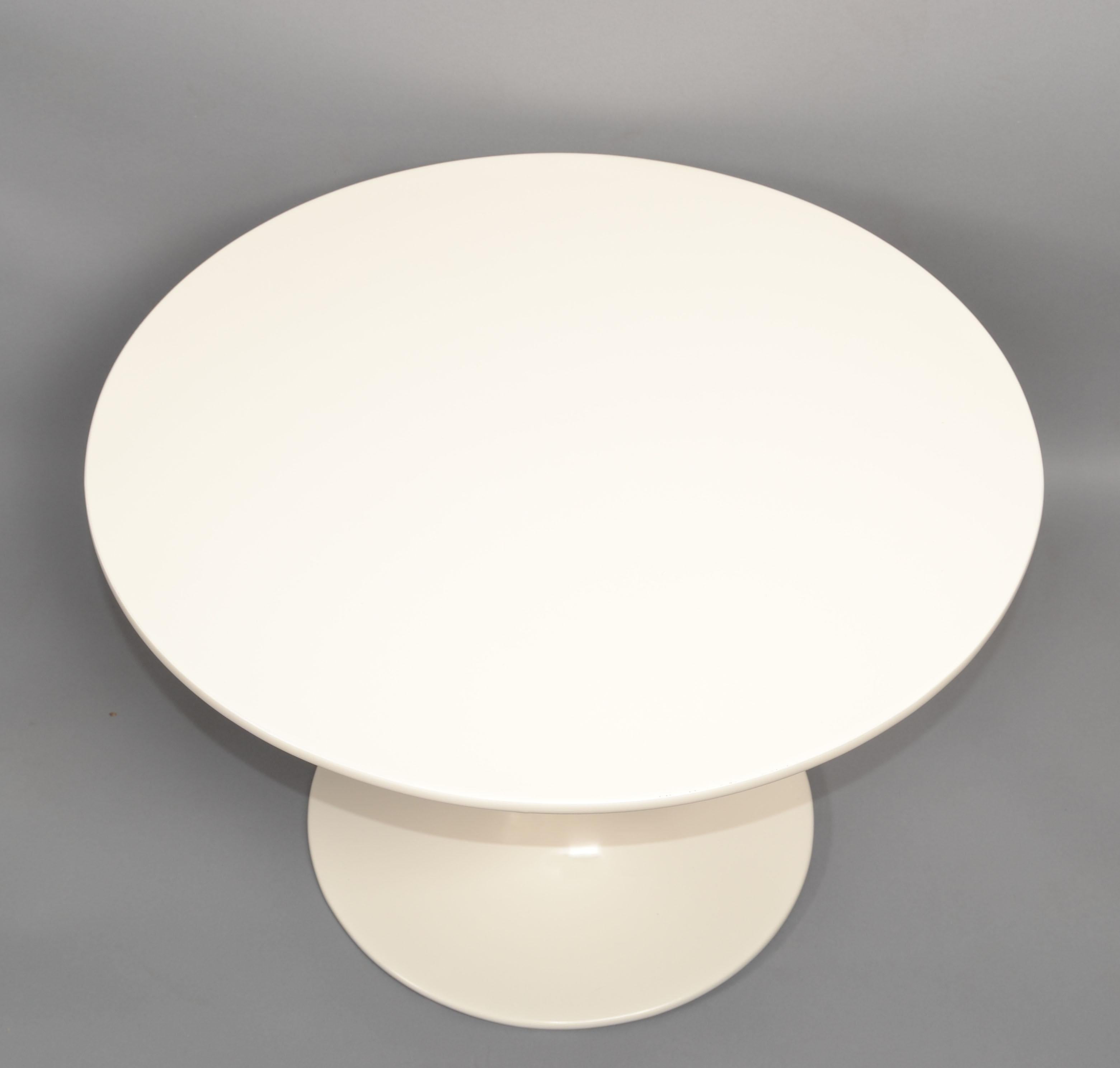 20ième siècle Table basse vintage Eero Saarinen Off White Tulip Base Knoll Associates des années 1960 en vente