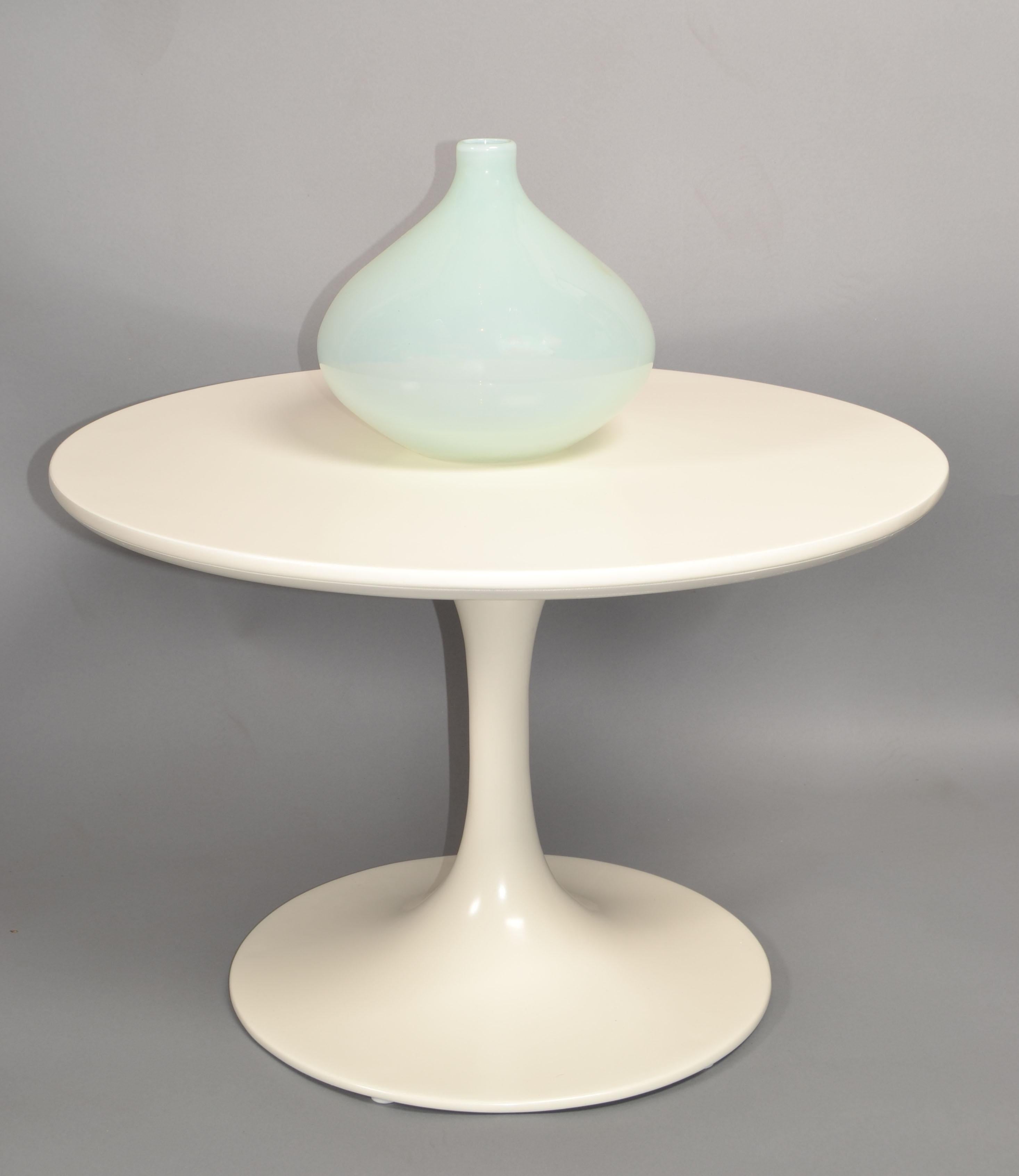 Table basse vintage Eero Saarinen Off White Tulip Base Knoll Associates des années 1960 en vente 1