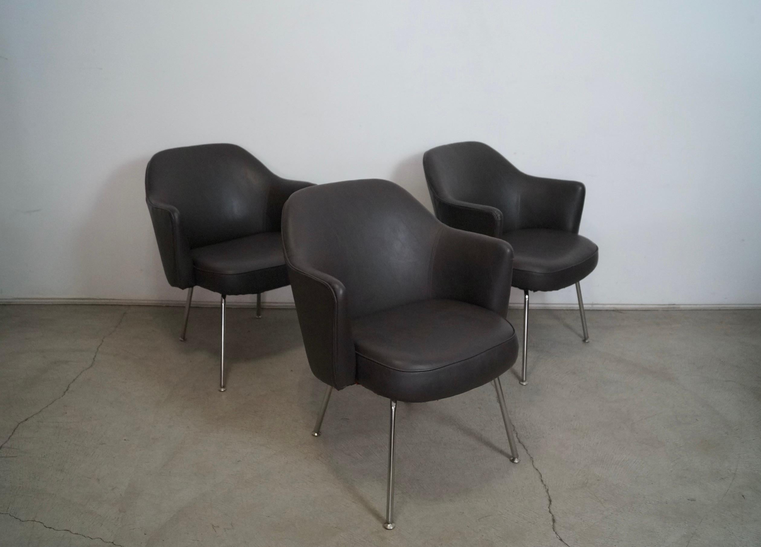Vintage Eero Saarinen Style Martin Brattrud Executive Armchairs - Set of 3 For Sale 3
