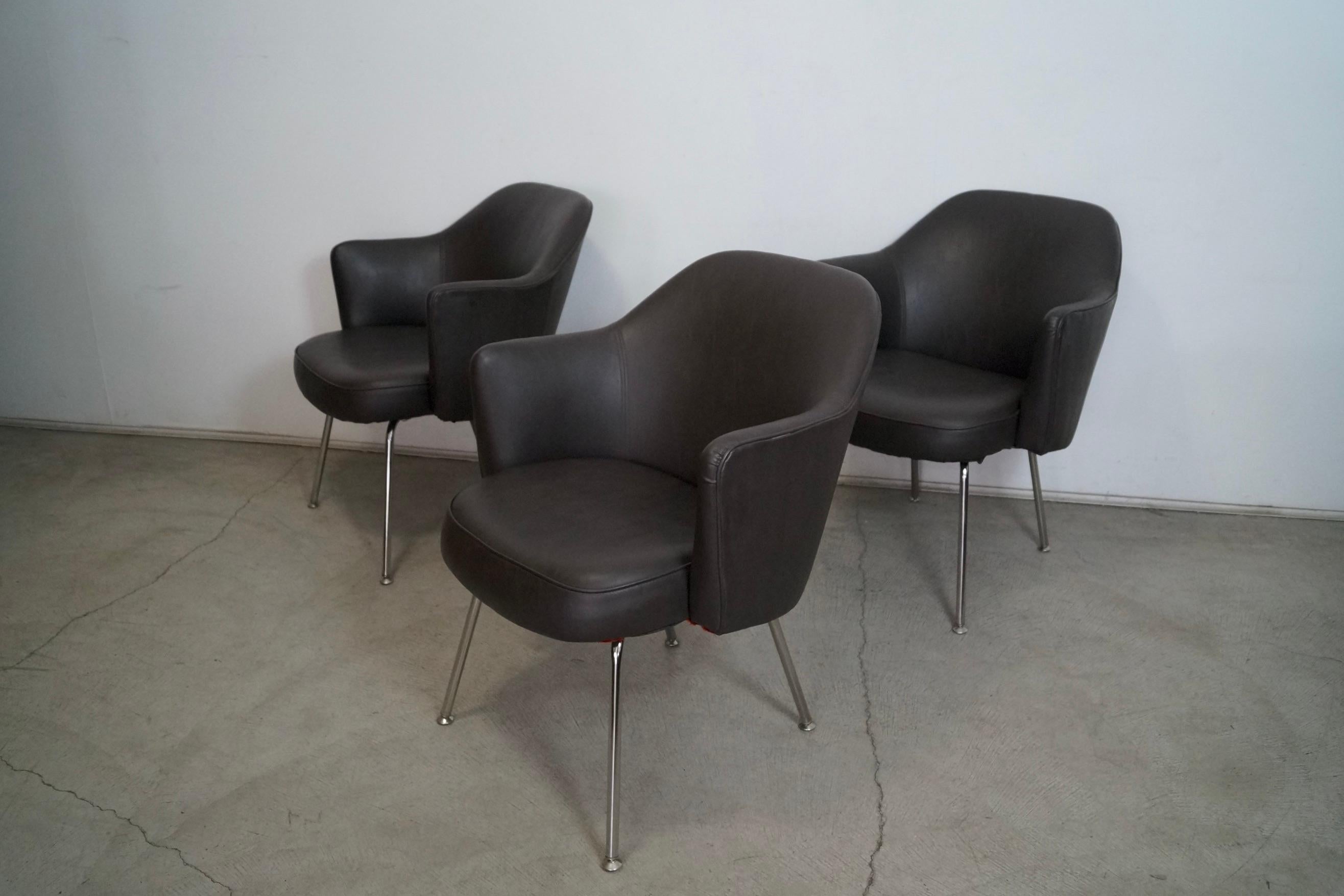 Vintage Eero Saarinen Style Martin Brattrud Executive Armchairs - Set of 3 For Sale 5