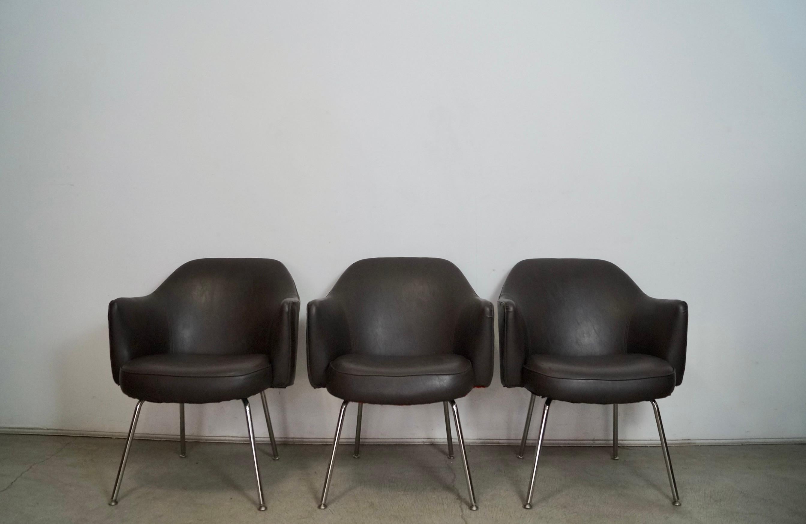 Incredible vintage Midcentury Modern executive armchairs for sale. Manufactured by Martin Brattrud, and made here in Los Angeles, California. They are modeled after Eero Saarinen for Knoll designs, and are really solid and well made. They have a