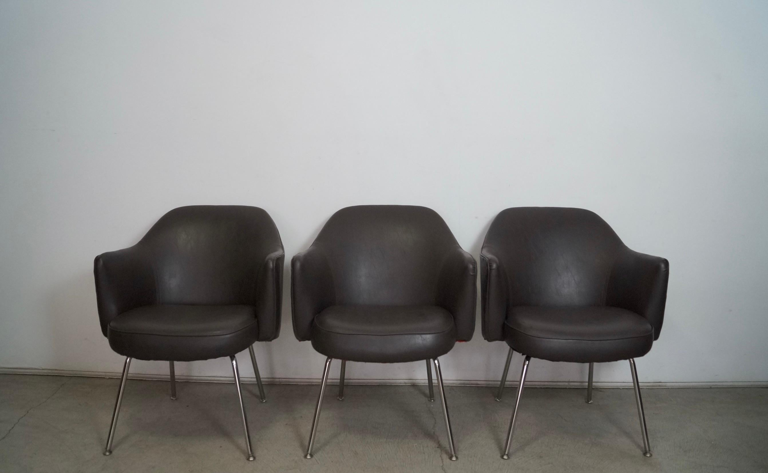 Mid-Century Modern Vintage Eero Saarinen Style Martin Brattrud Executive Armchairs - Set of 3 For Sale