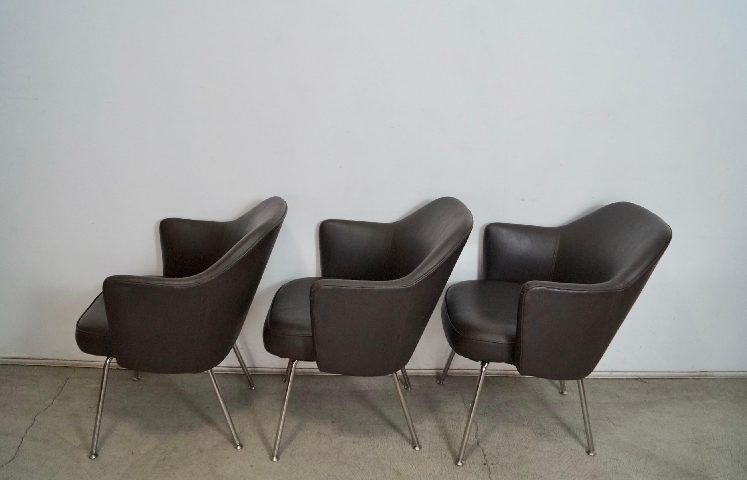 Contemporary Vintage Eero Saarinen Style Martin Brattrud Executive Armchairs - Set of 3 For Sale