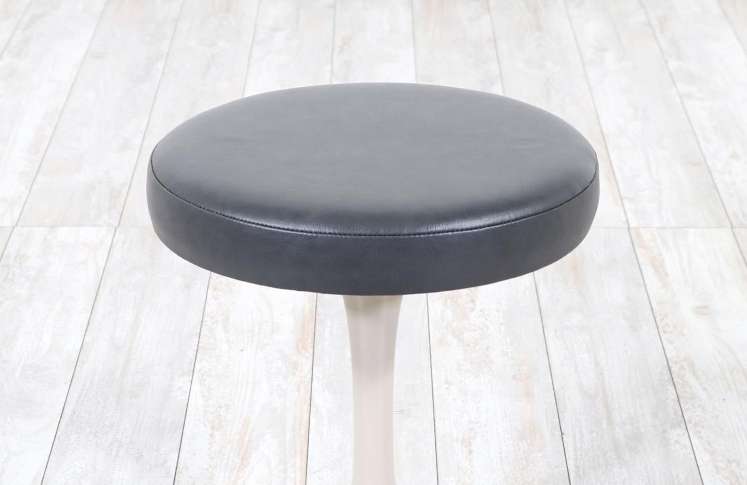 Mid-20th Century Expertly Restored -Vintage Eero Saarinen Tulip Stool with Grey Leather for Knoll For Sale