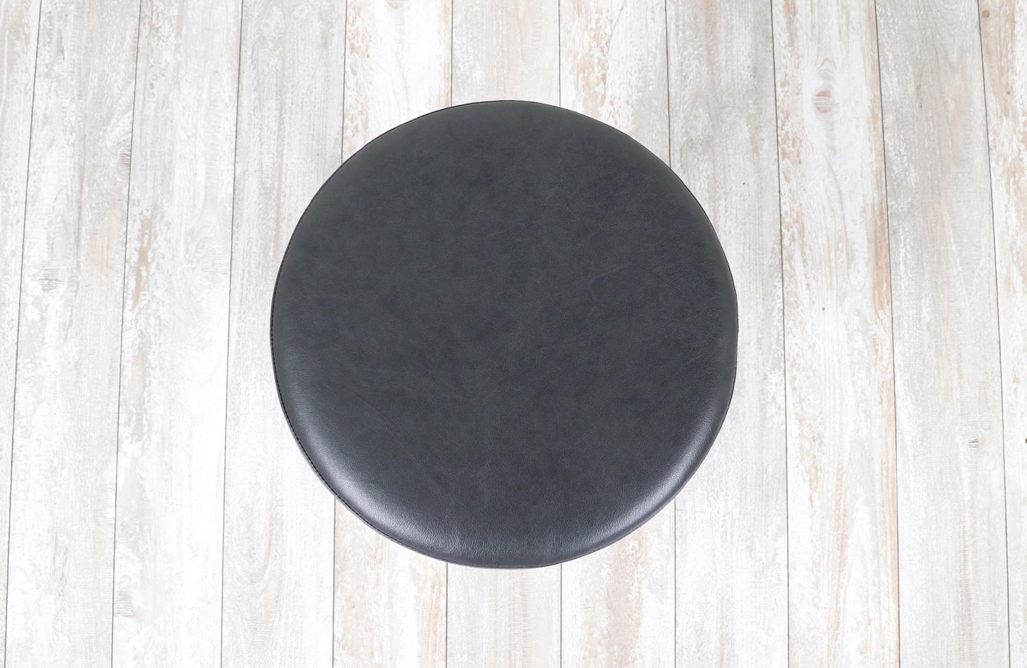 Expertly Restored -Vintage Eero Saarinen Tulip Stool with Grey Leather for Knoll For Sale 1