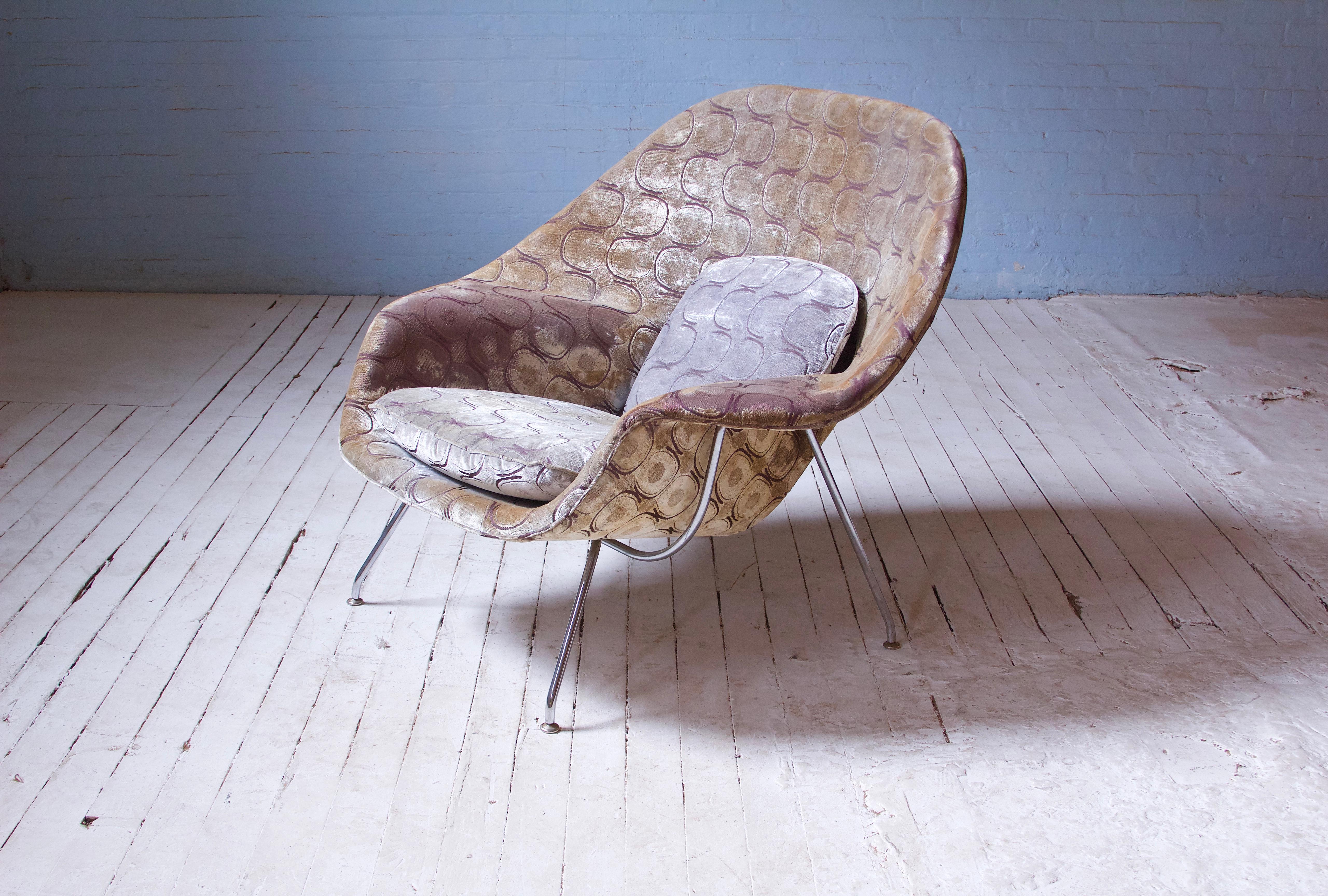 Late 20th Century Vintage Eero Saarinen Womb Chair in Distressed Velvet, 1970s