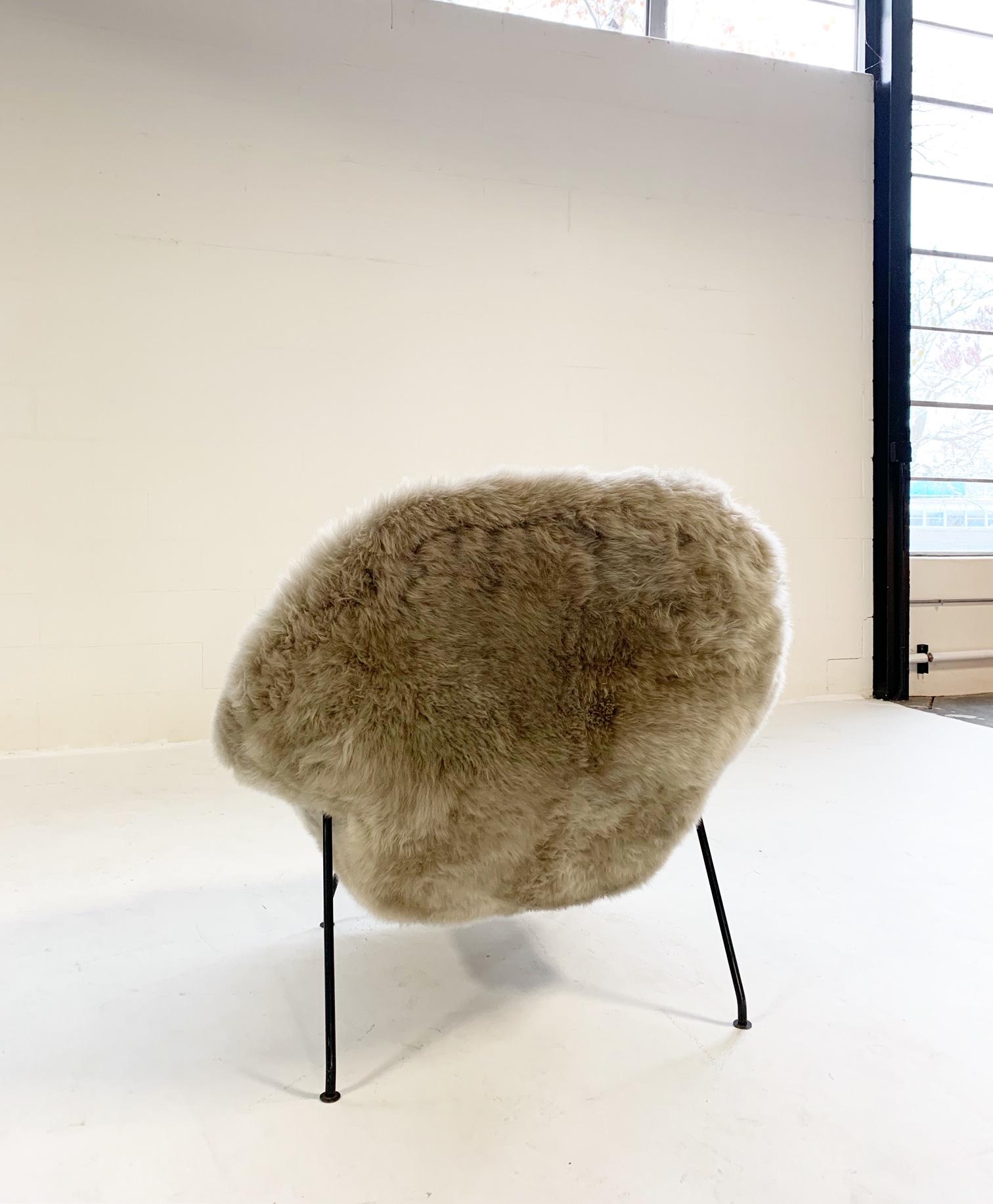 Vintage Eero Saarinen Womb Chair Restored in New Zealand Sheepskin 1