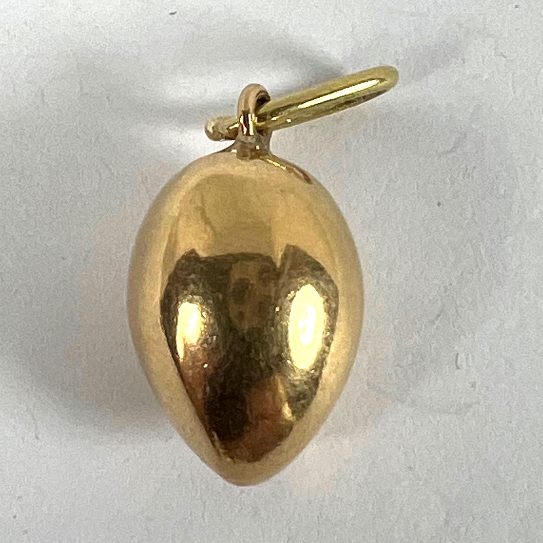 Ciondolo a forma di uovo d'epoca in oro giallo 18K in vendita 8