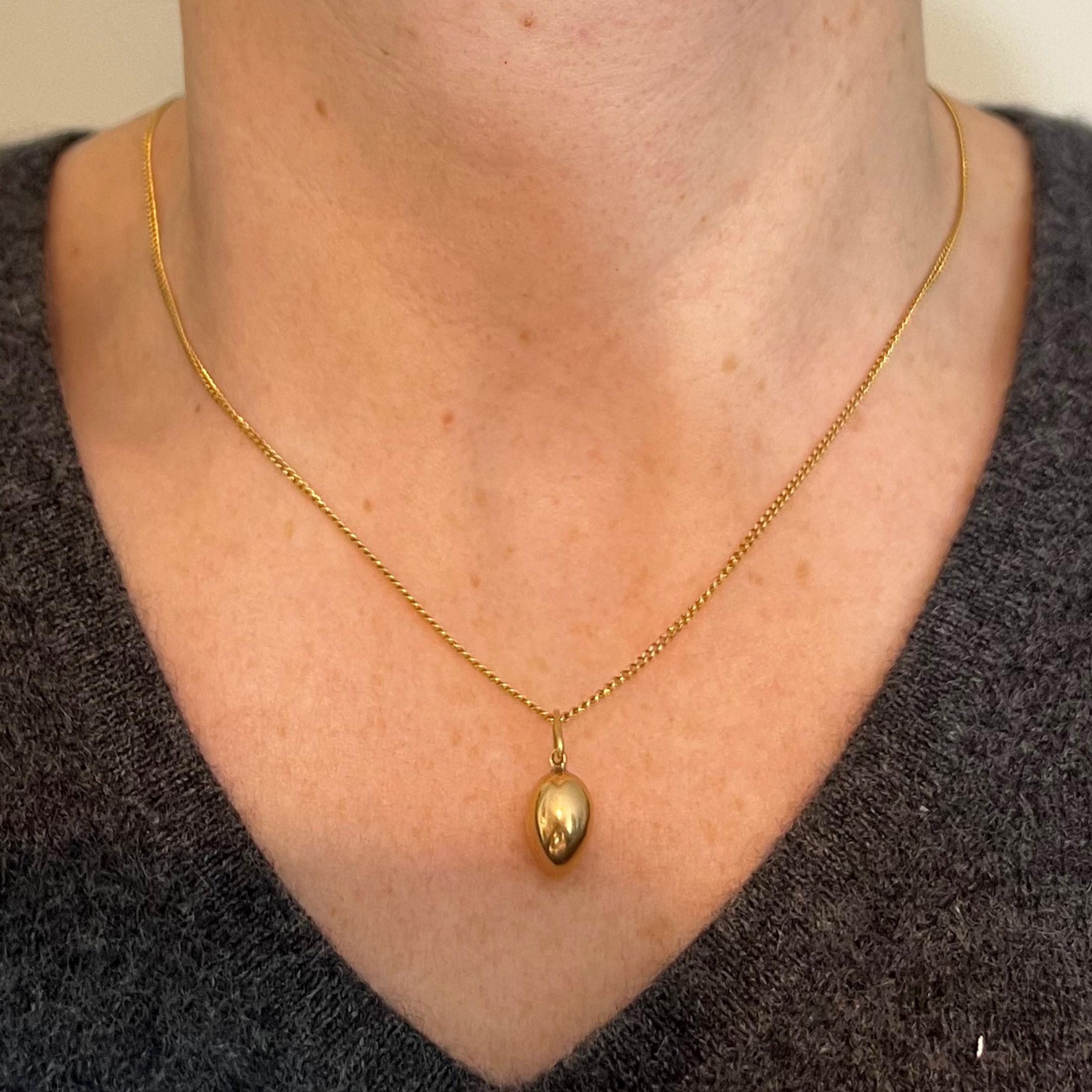 da uomo o donna Ciondolo a forma di uovo d'epoca in oro giallo 18K in vendita