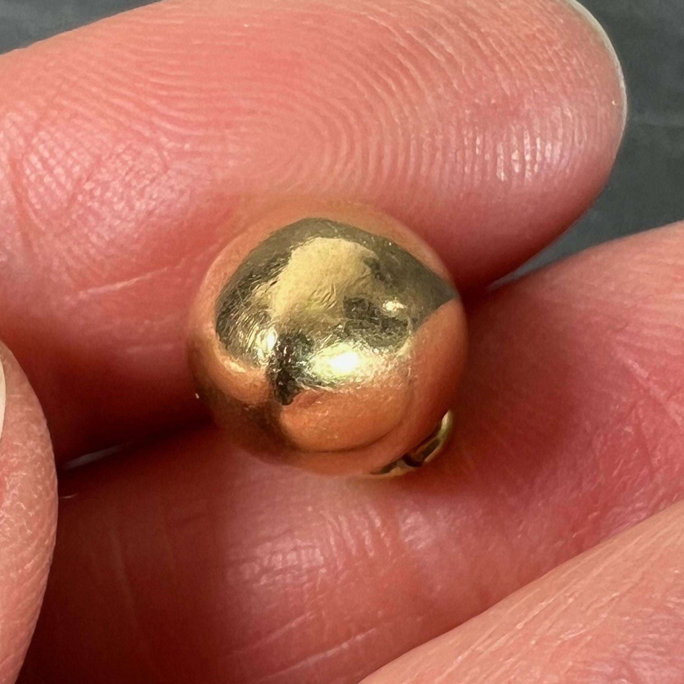 Ciondolo a forma di uovo d'epoca in oro giallo 18K in vendita 2