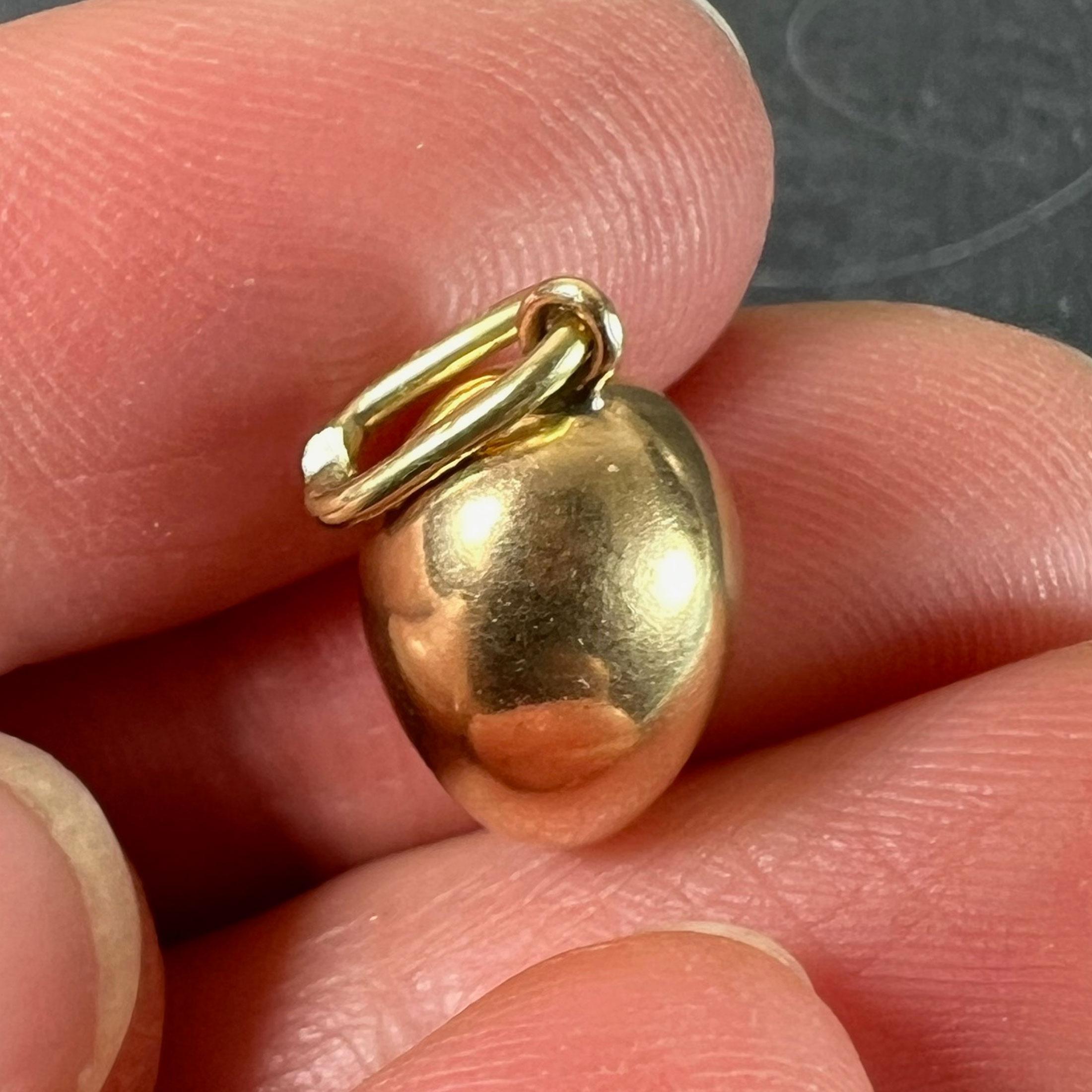 Ciondolo a forma di uovo d'epoca in oro giallo 18K in vendita 3