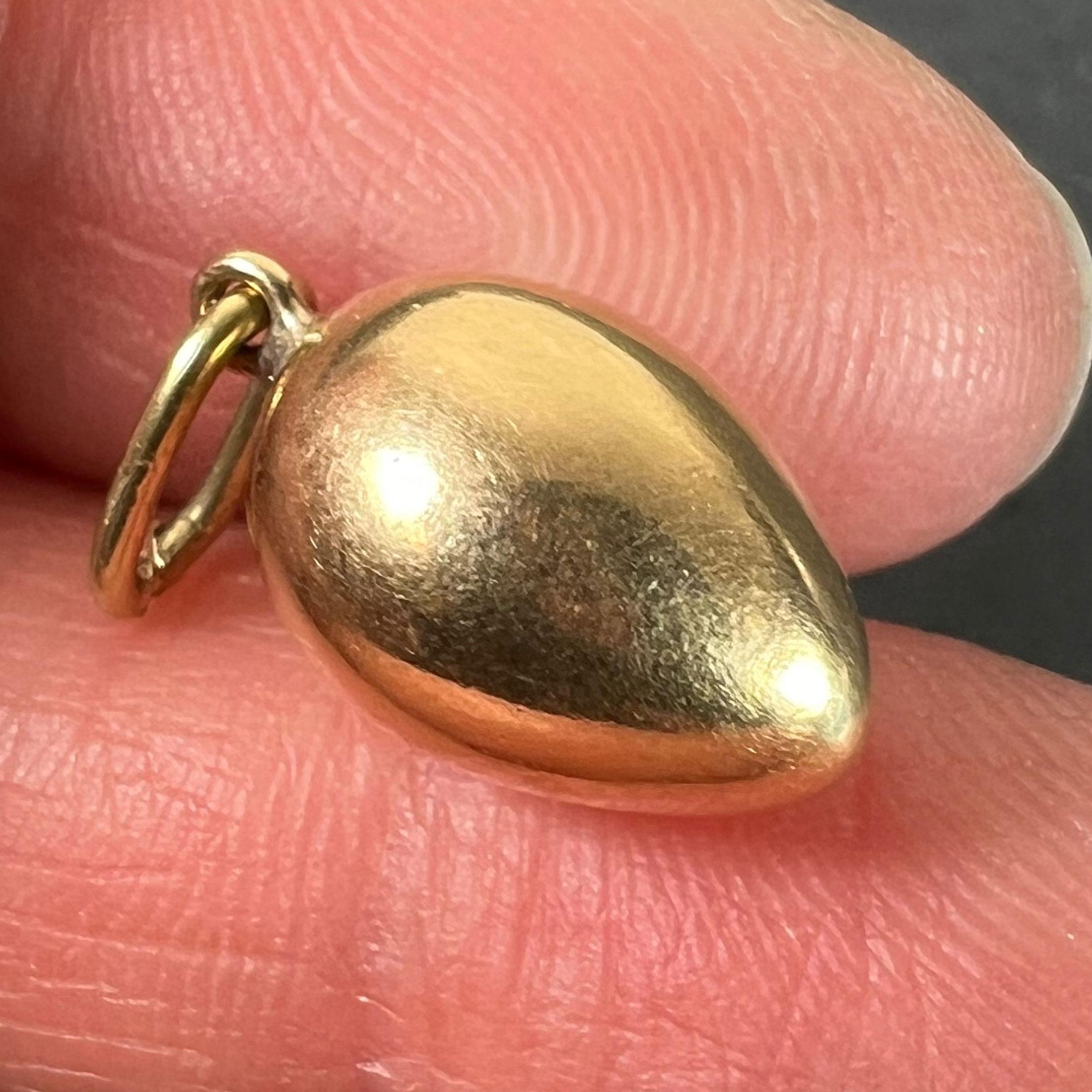 Ciondolo a forma di uovo d'epoca in oro giallo 18K in vendita 5