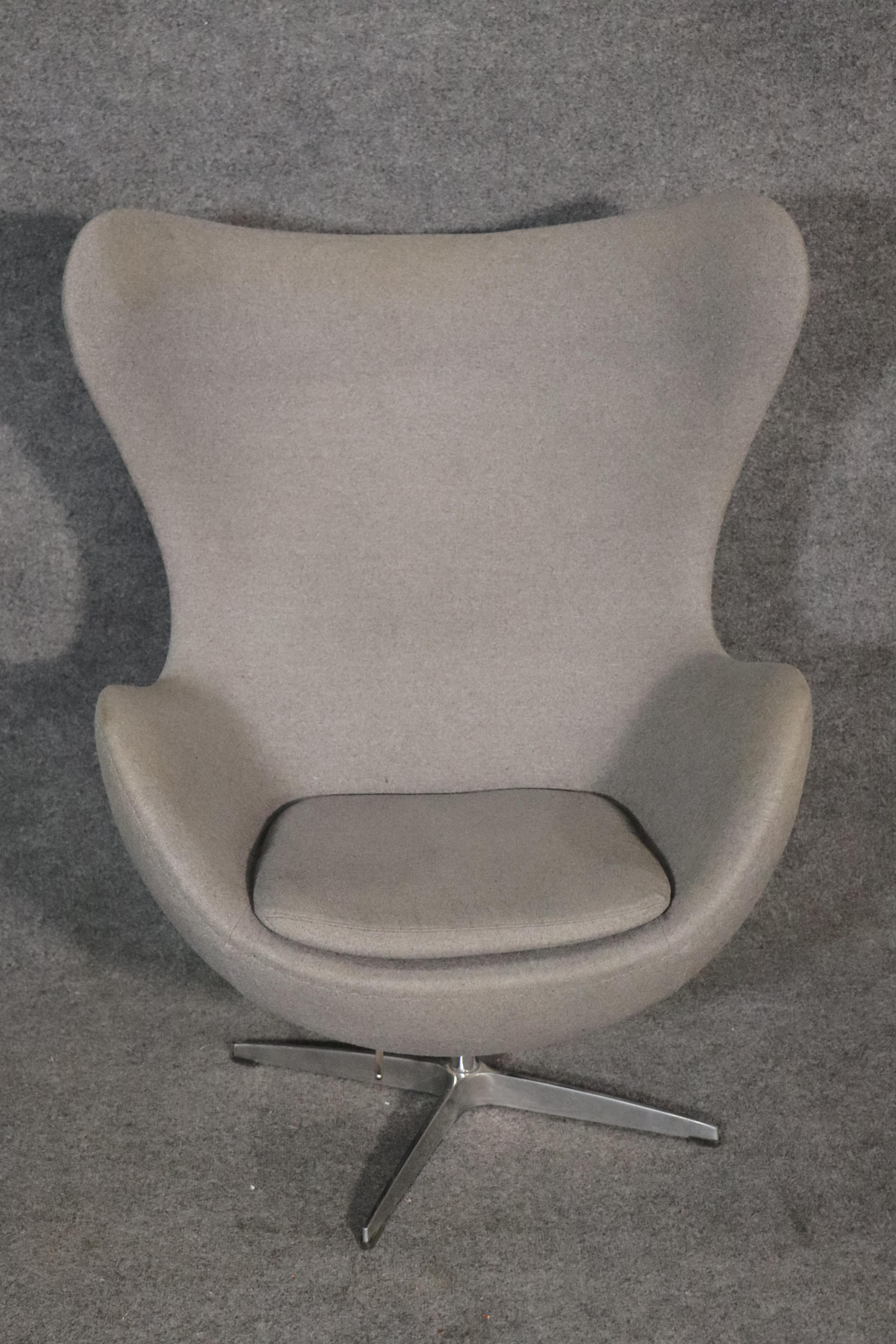 Classic Mid-Century Modern Egg chair, designed by Fritz Hansen. Great modern design with grey upholstery and polished chrome base.
Please confirm location NY or NJ.