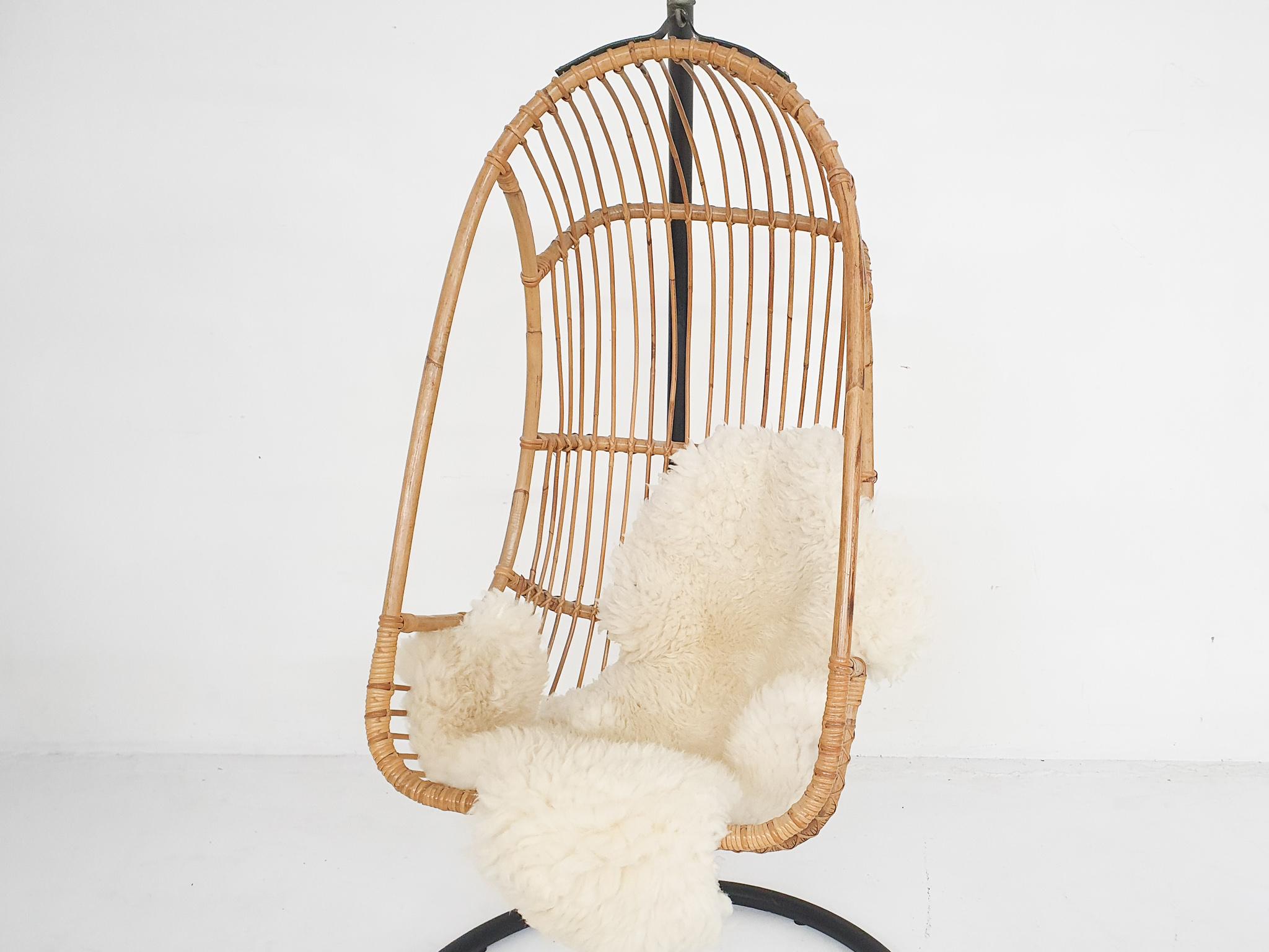 Dutch Vintage egg shaped bamboo hanging chair on metal base, 1960's For Sale
