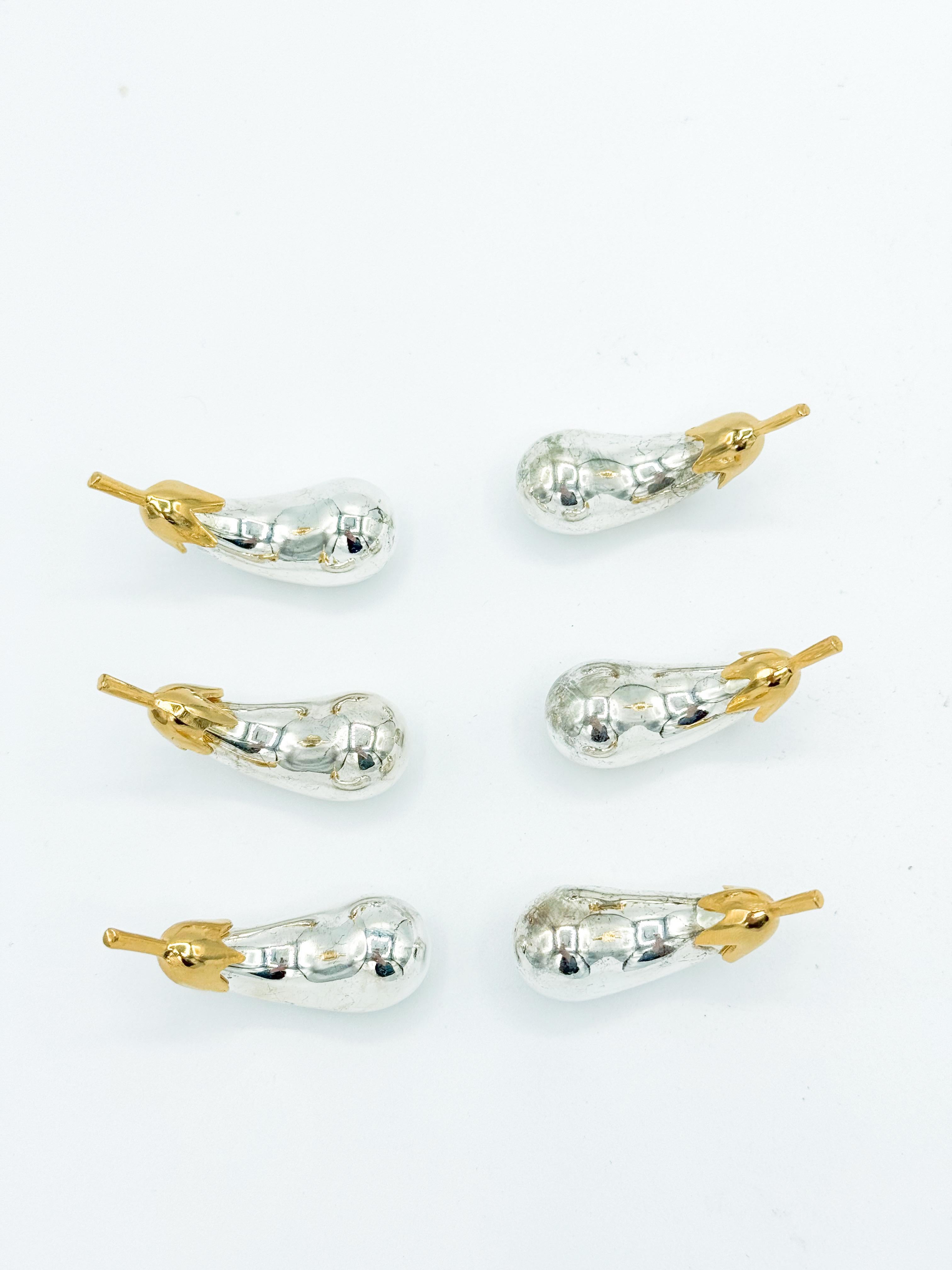 Add a whimsical touch to your dining table with this set of six vintage-inspired eggplant knife rests, designed in Montreal. Featuring silver-plated bodies with gilded stems, these elegant pieces offer both functionality and playful charm, perfect