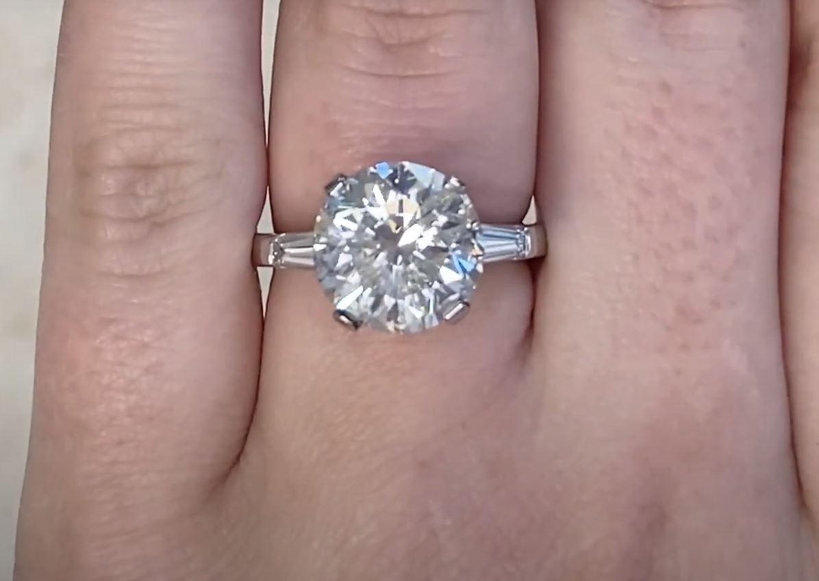 Vintage EGL 5.09ct Round Brilliant Cut Diamond Engagement Ring, Platinum In Excellent Condition For Sale In New York, NY