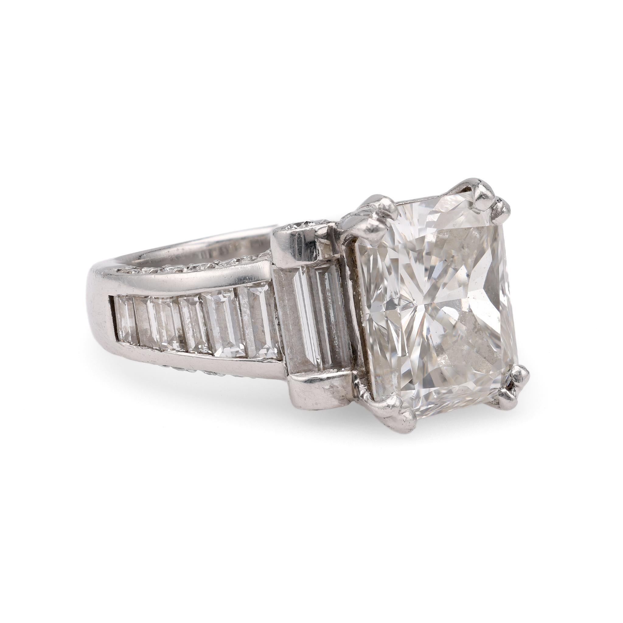 Women's or Men's Vintage EGL 5.13 Carat Radiant Cut Diamond Platinum Ring For Sale