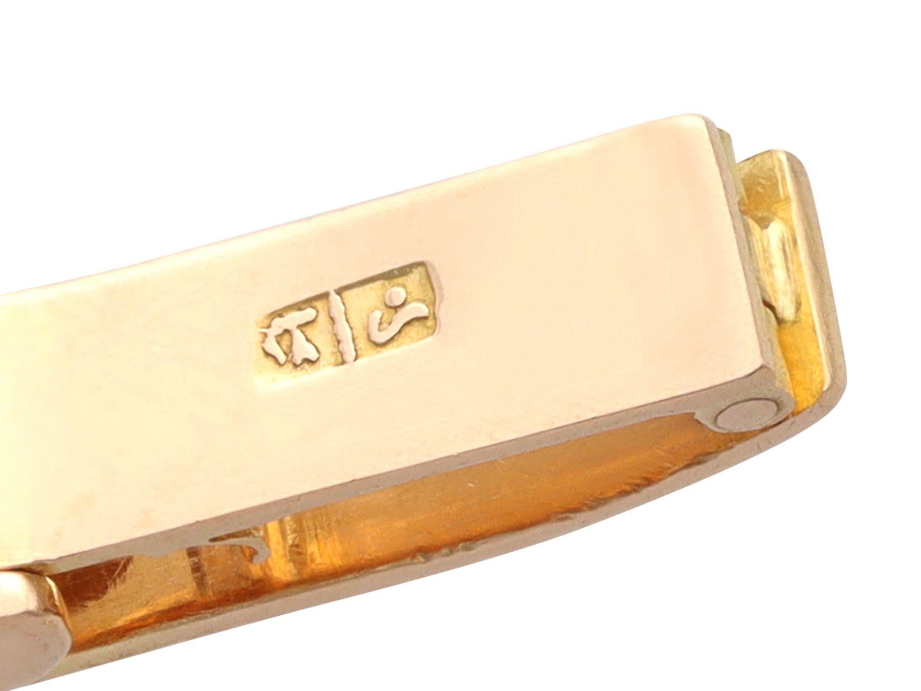 Vintage Egyptian 9.25 Carat Chrysoprase Yellow Gold Bracelet For Sale 1