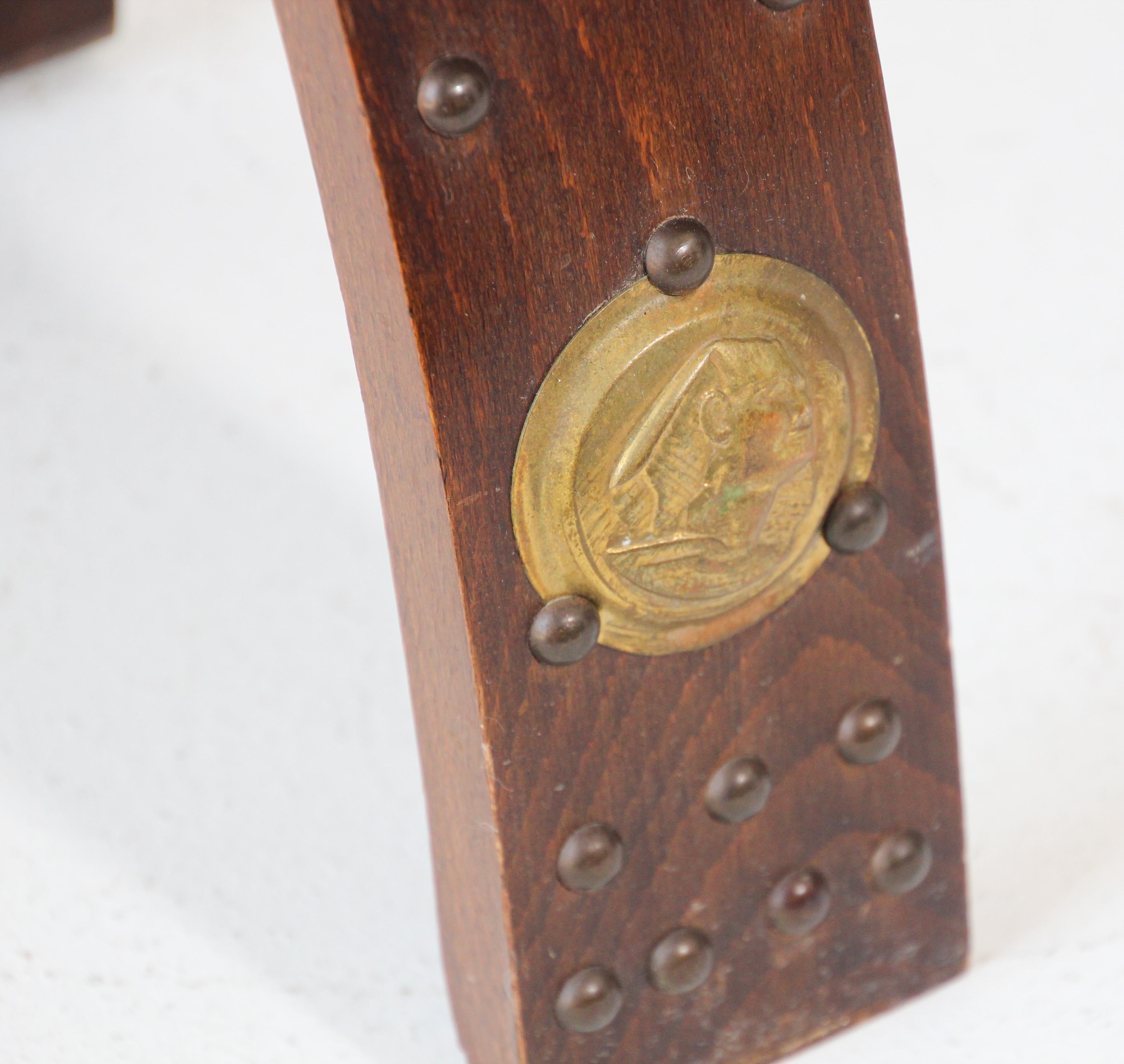 Legno Sgabello egiziano vintage a sella di cammello in vendita