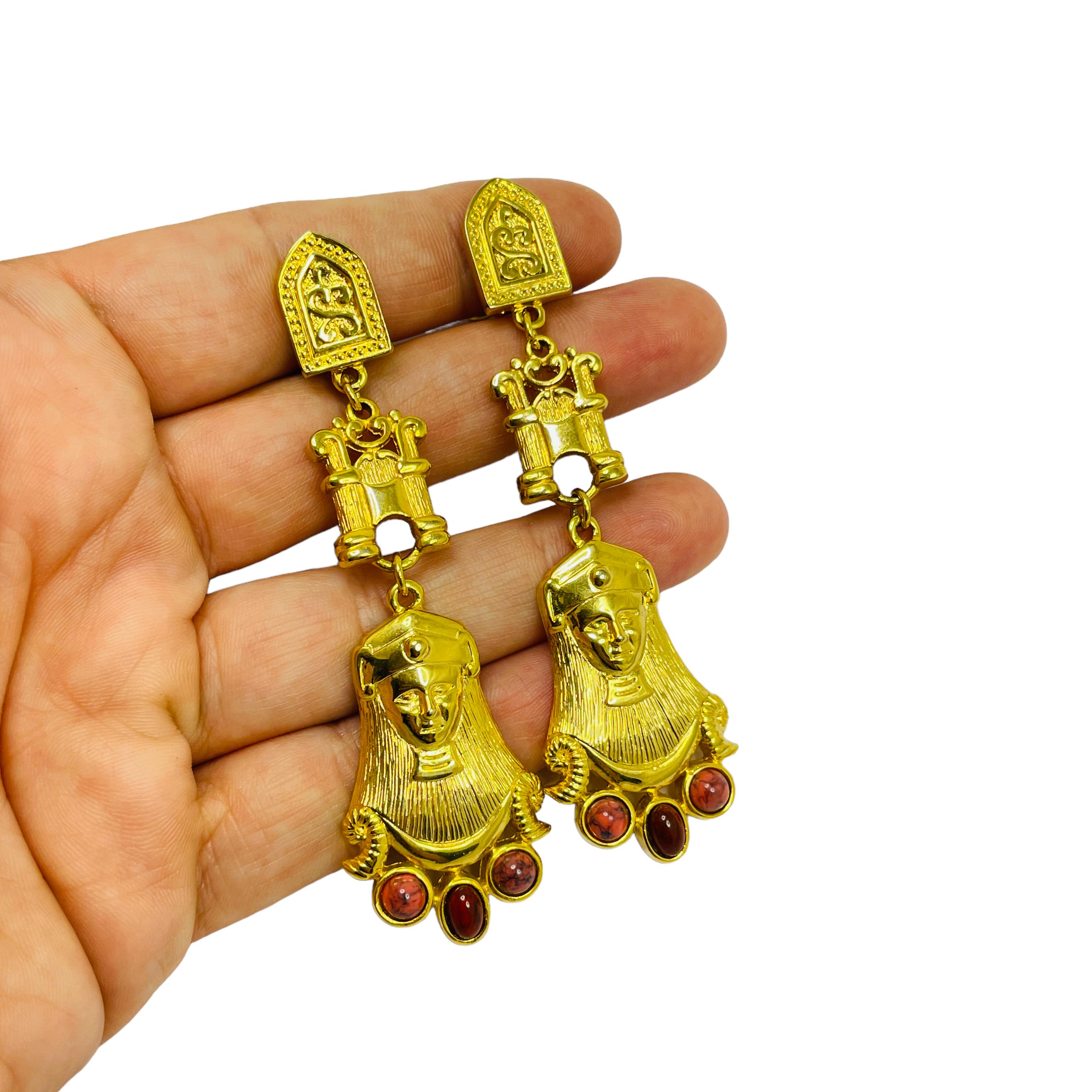 Vintage Egyptian gold dangle designer runway clip on earrings For Sale 1