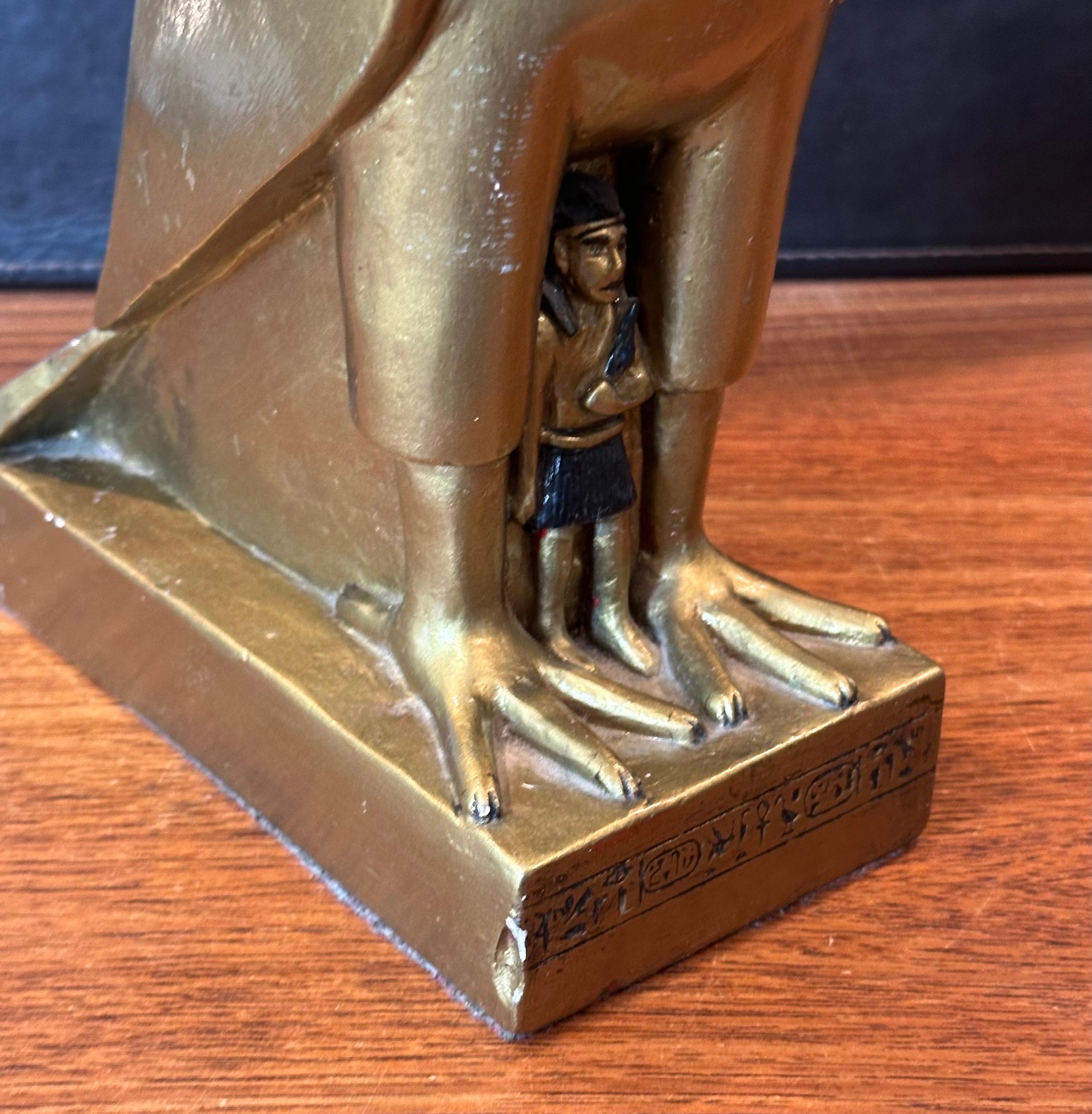 Ägyptische Horus Falcon-Skulptur eines Falcons im Vintage-Stil von Lloyd Bryan im Angebot 3