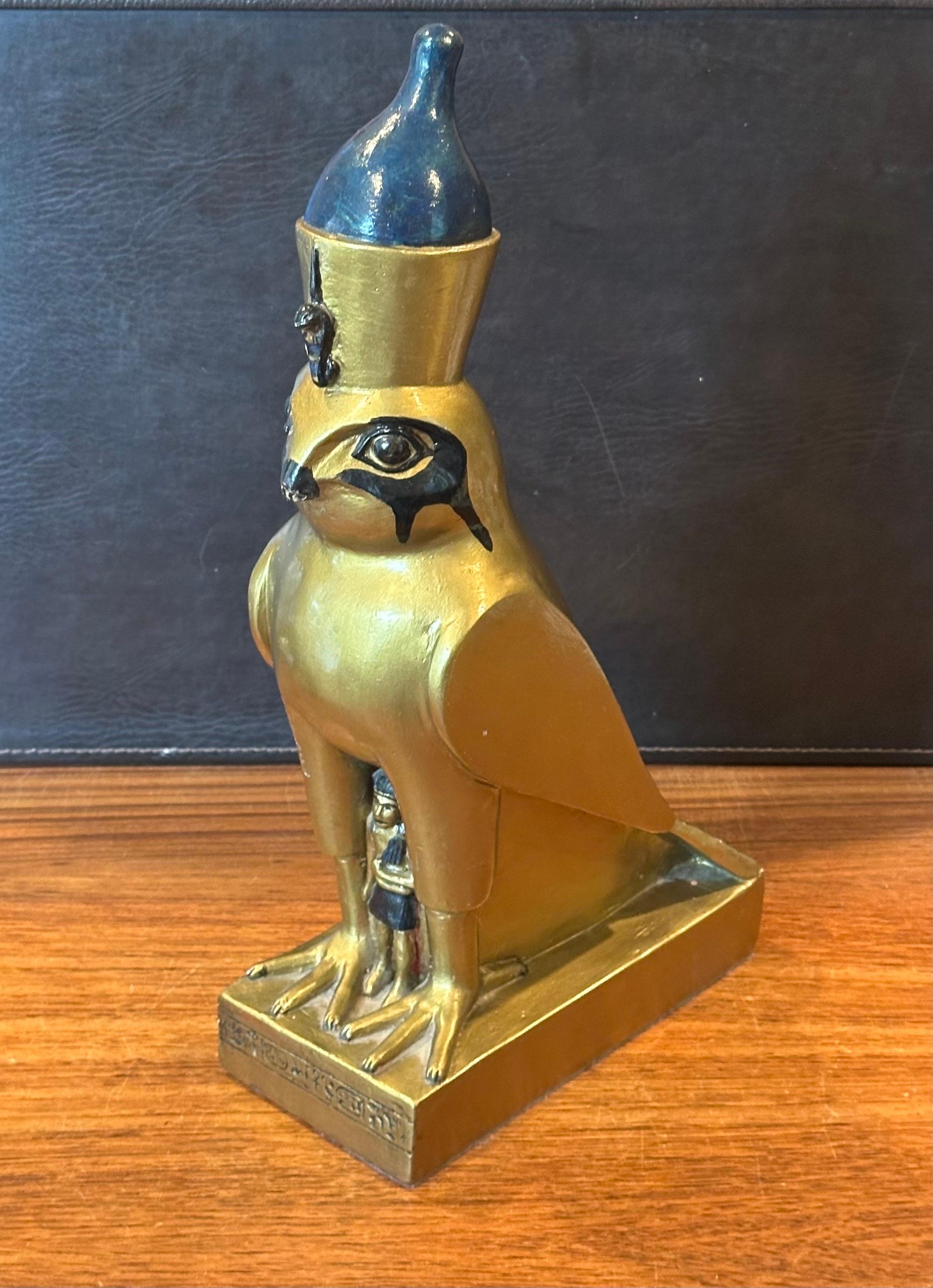 Ägyptische Horus Falcon-Skulptur eines Falcons im Vintage-Stil von Lloyd Bryan im Zustand „Gut“ im Angebot in San Diego, CA