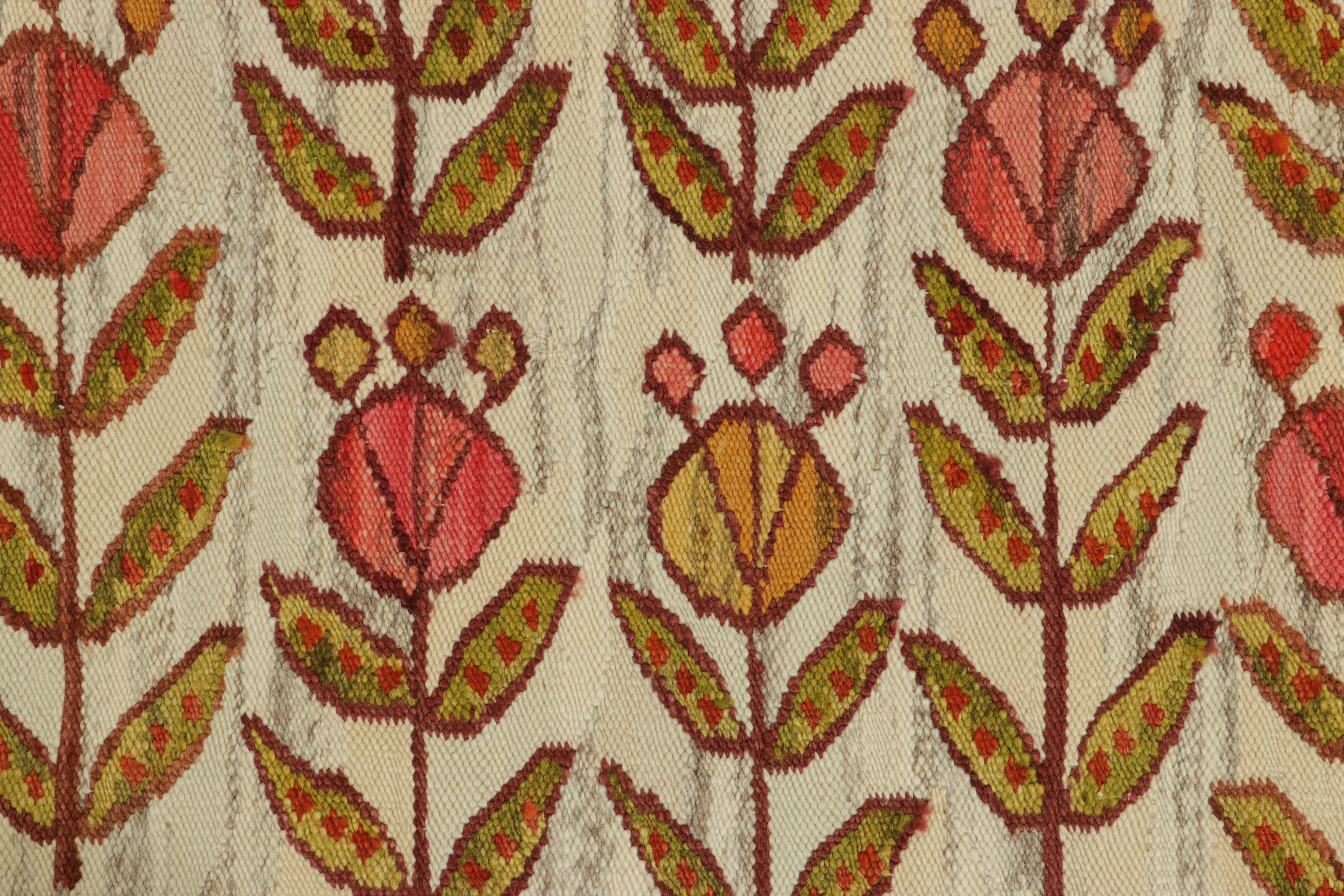 Égyptien Kilim égyptien vintage avec fleurs roses et vertes - Rug & Kilim en vente