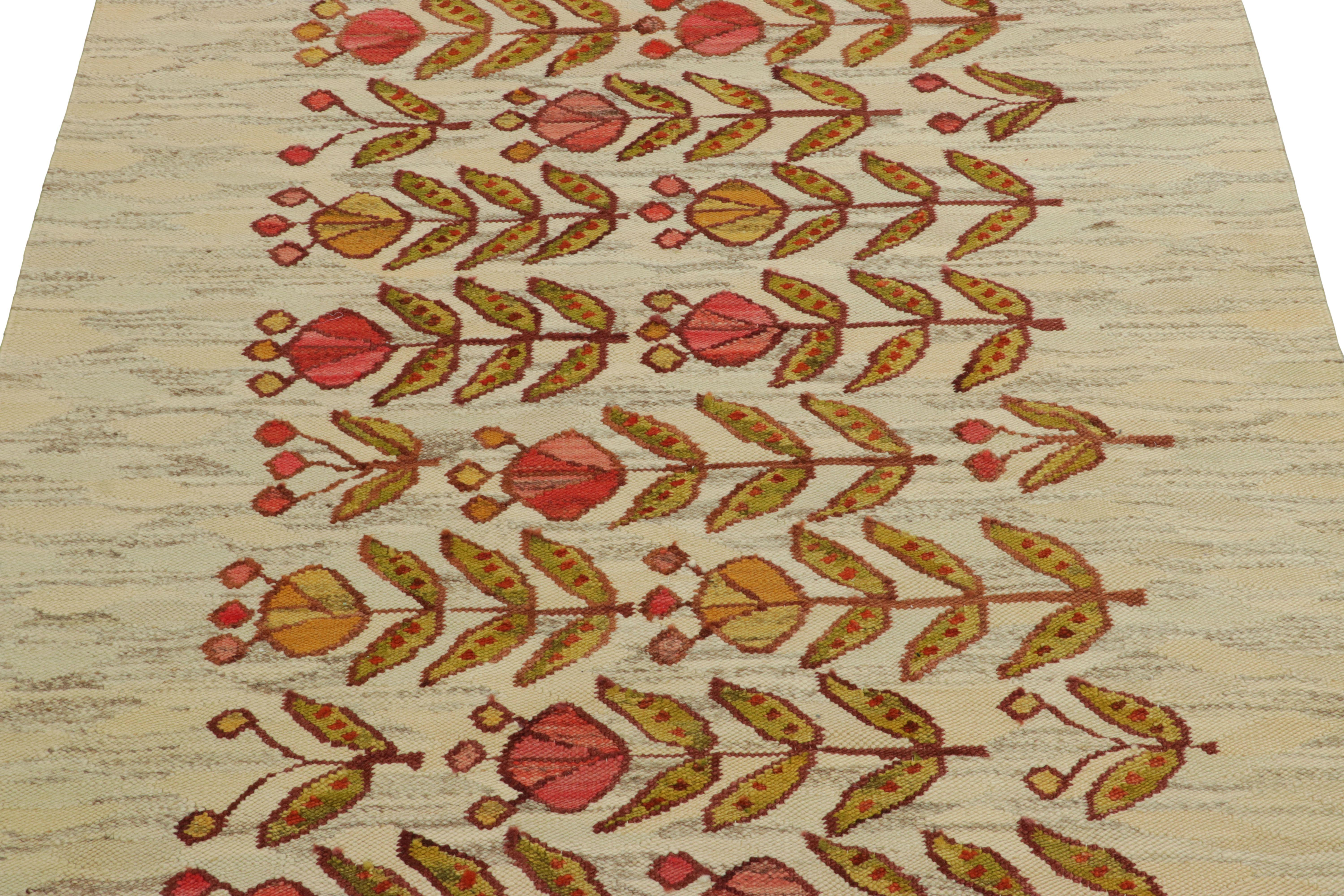 Kilim égyptien vintage avec fleurs roses et vertes - Rug & Kilim Bon état - En vente à Long Island City, NY