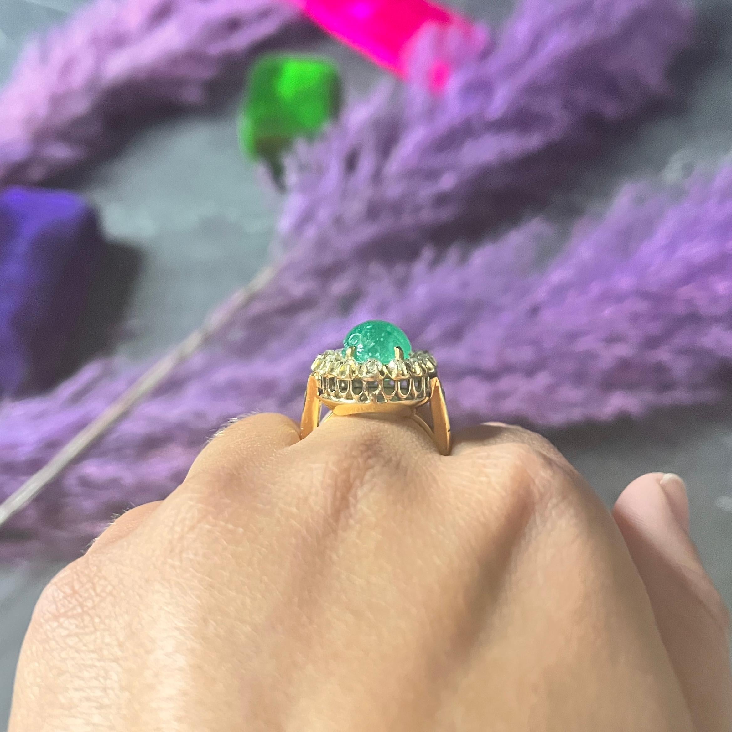 18 Karat Ring im ägyptischen Vintage-Stil mit 7,80 Karat geschnitztem Smaragd und Diamant im Angebot 5