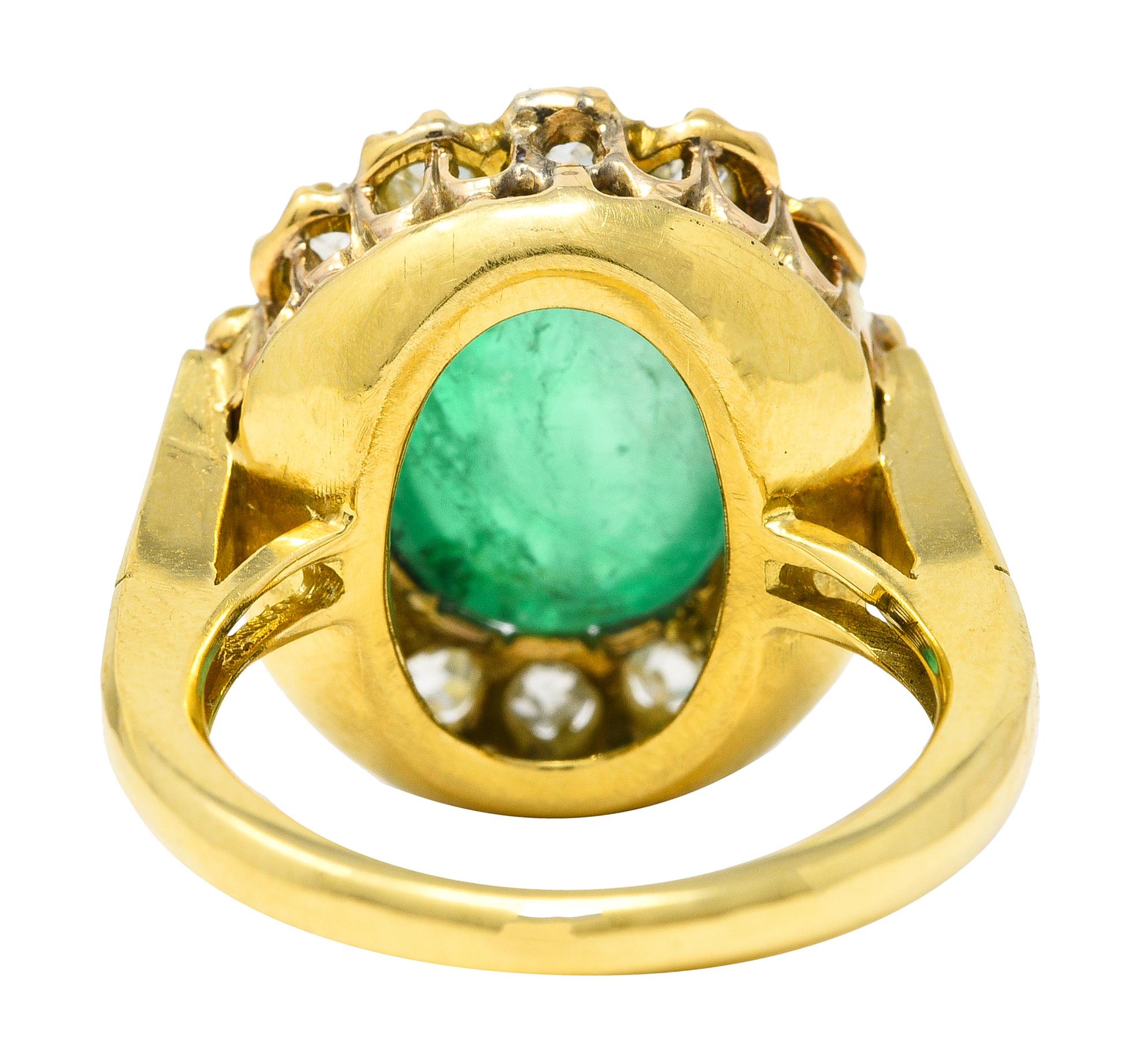 18 Karat Ring im ägyptischen Vintage-Stil mit 7,80 Karat geschnitztem Smaragd und Diamant (Ovalschliff) im Angebot