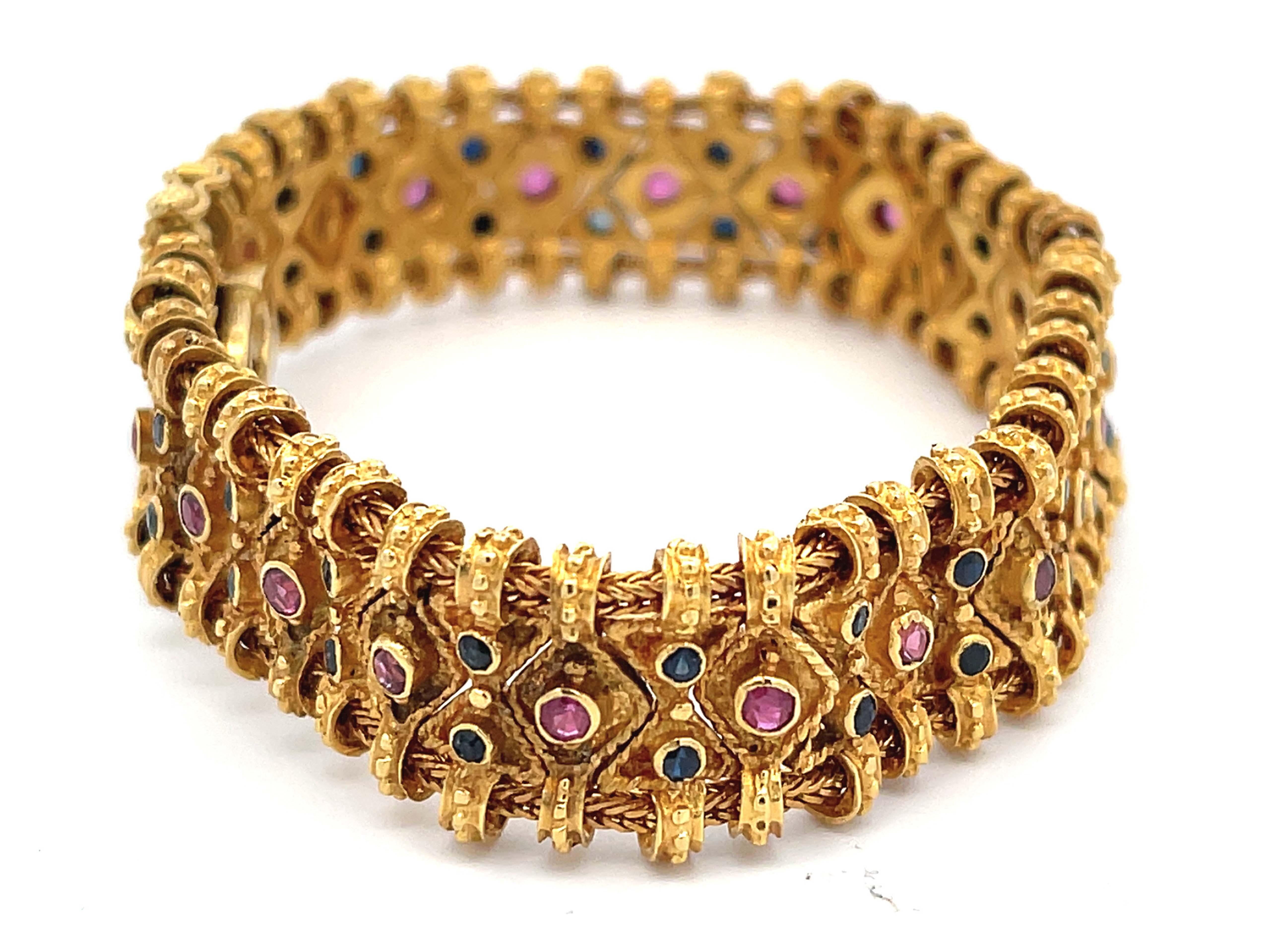 Modern Vintage Egyptian Ruby Sapphire Wide Quilted Link Bracelet in 18k Yellow Gold For Sale