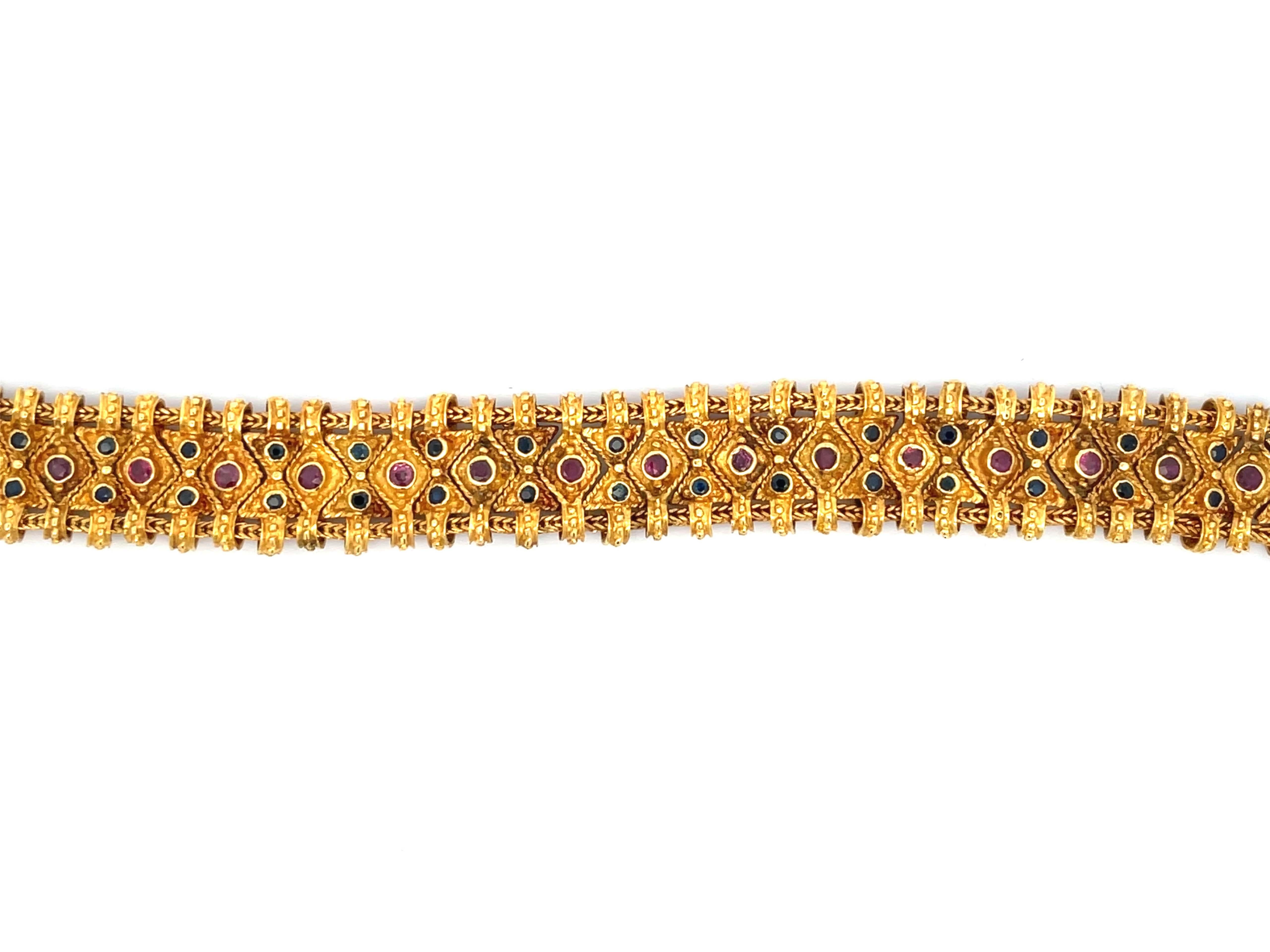 Vintage Egyptian Ruby Sapphire Wide Quilted Link Bracelet in 18k Yellow Gold In Excellent Condition For Sale In Honolulu, HI