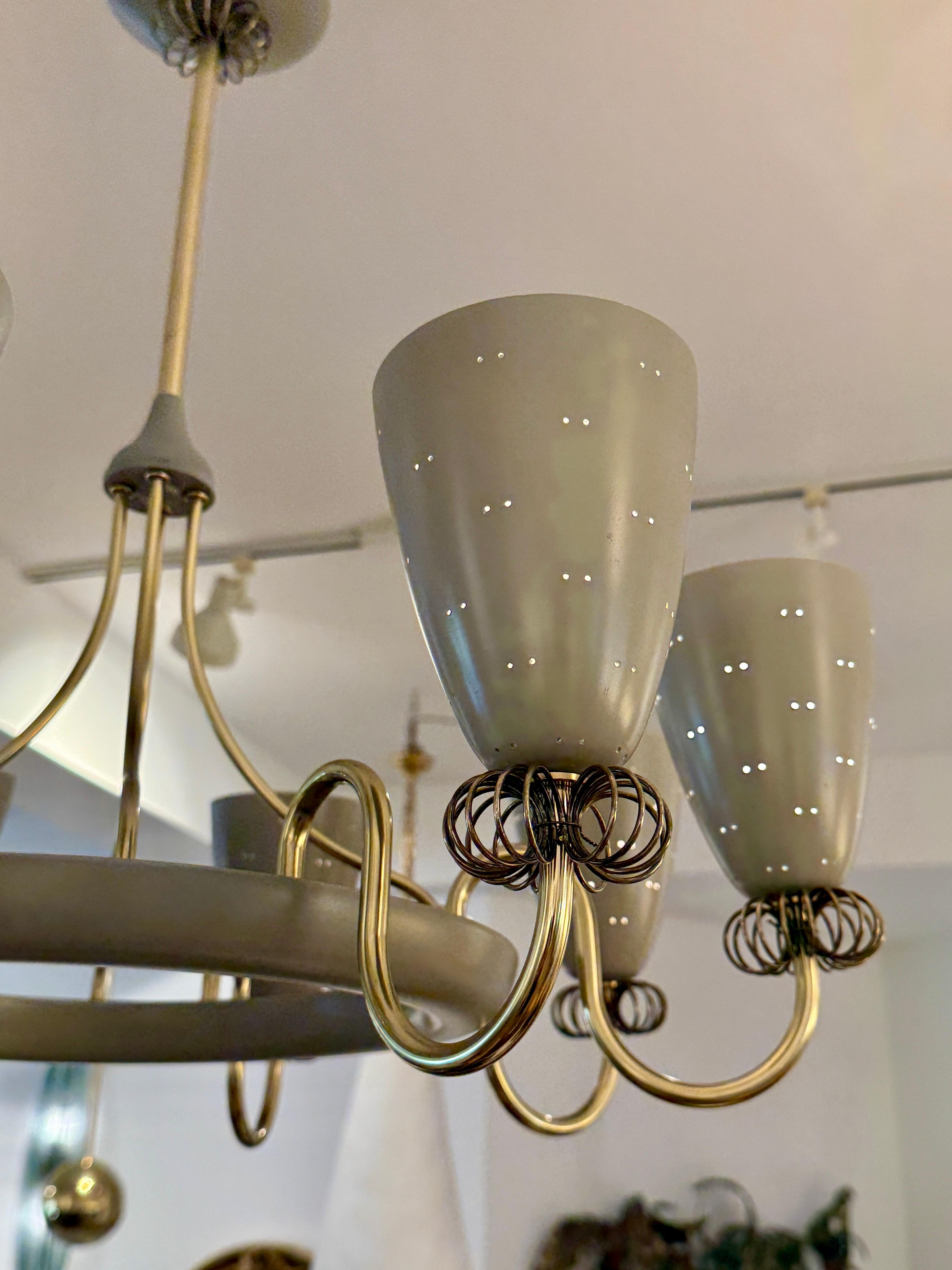 Peint Chandelier vintage à huit (8) lumières 