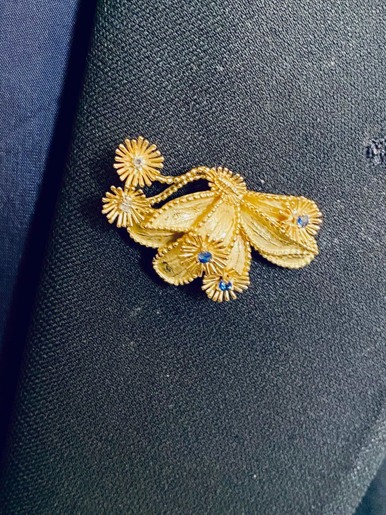 Vintage Eighteen Karat Gold Brooch by Tiffany and Co with Sapphires and Diamonds In Good Condition For Sale In New York, NY