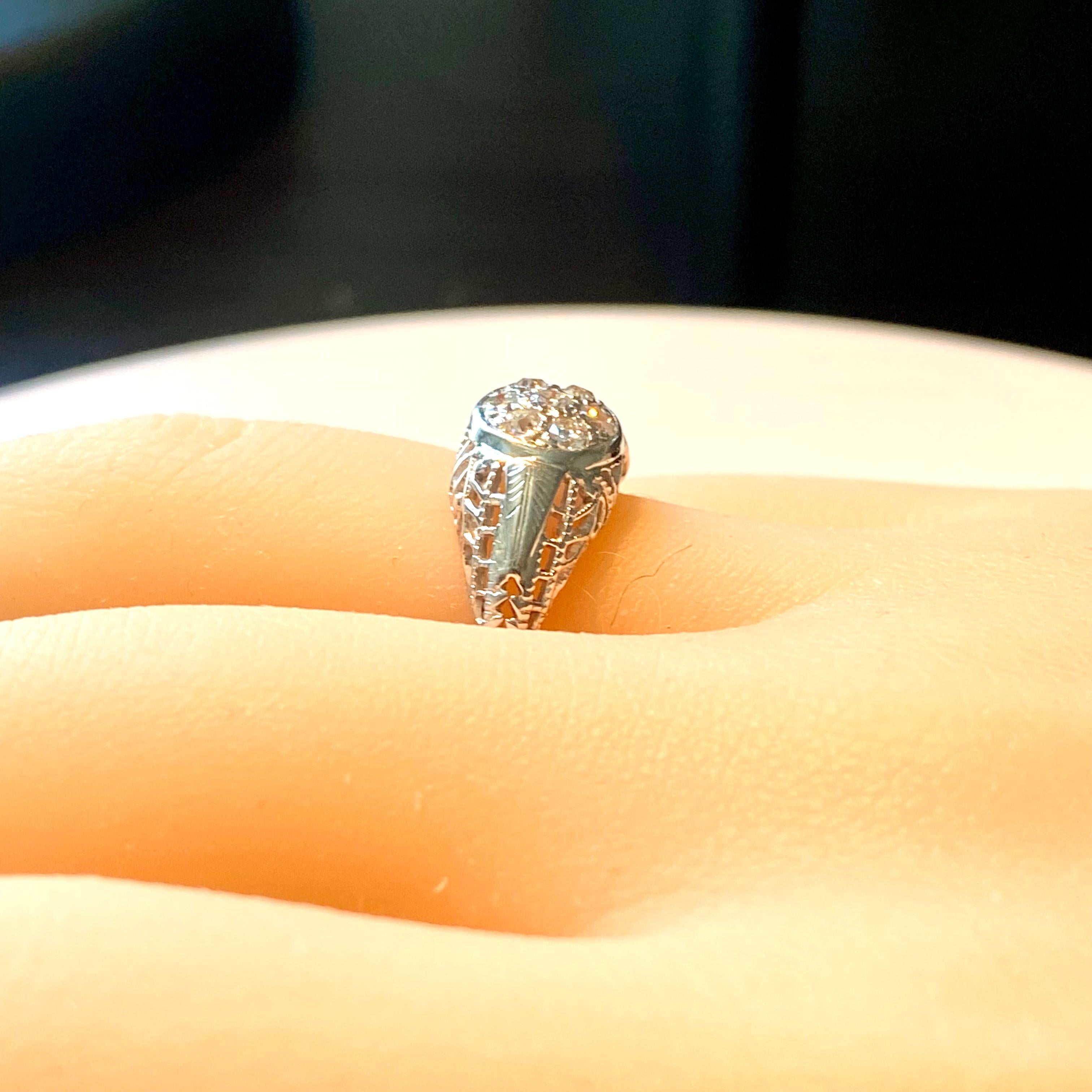 Vintage Filigree Diamond 0.25 Carat Eighteen Karat Gold Band Ring Size 5.25 For Sale 1