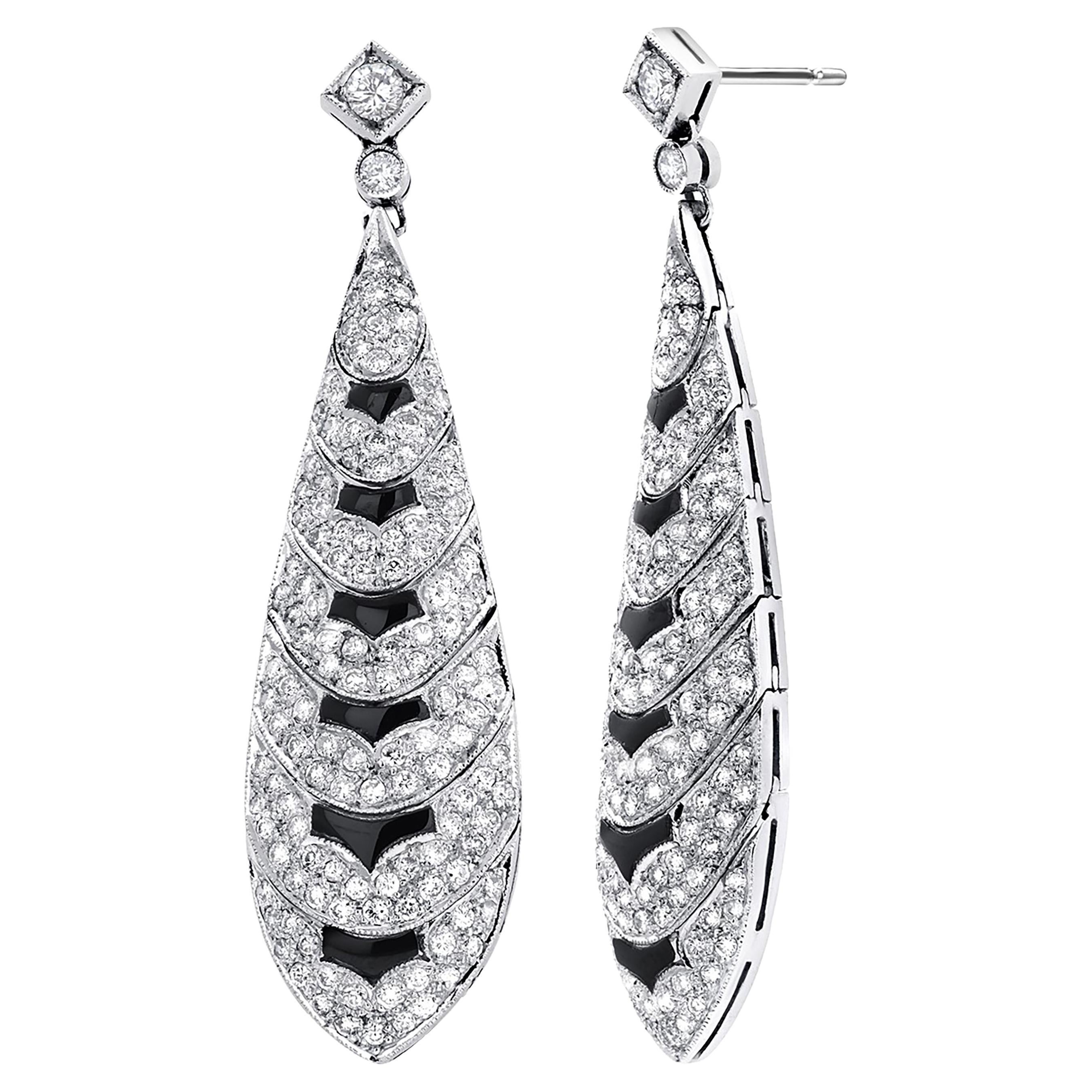 Boucles d'oreilles pendantes en or blanc 18 carats Onyx Diamant 2.90 Carat 2.2 Inch en vente