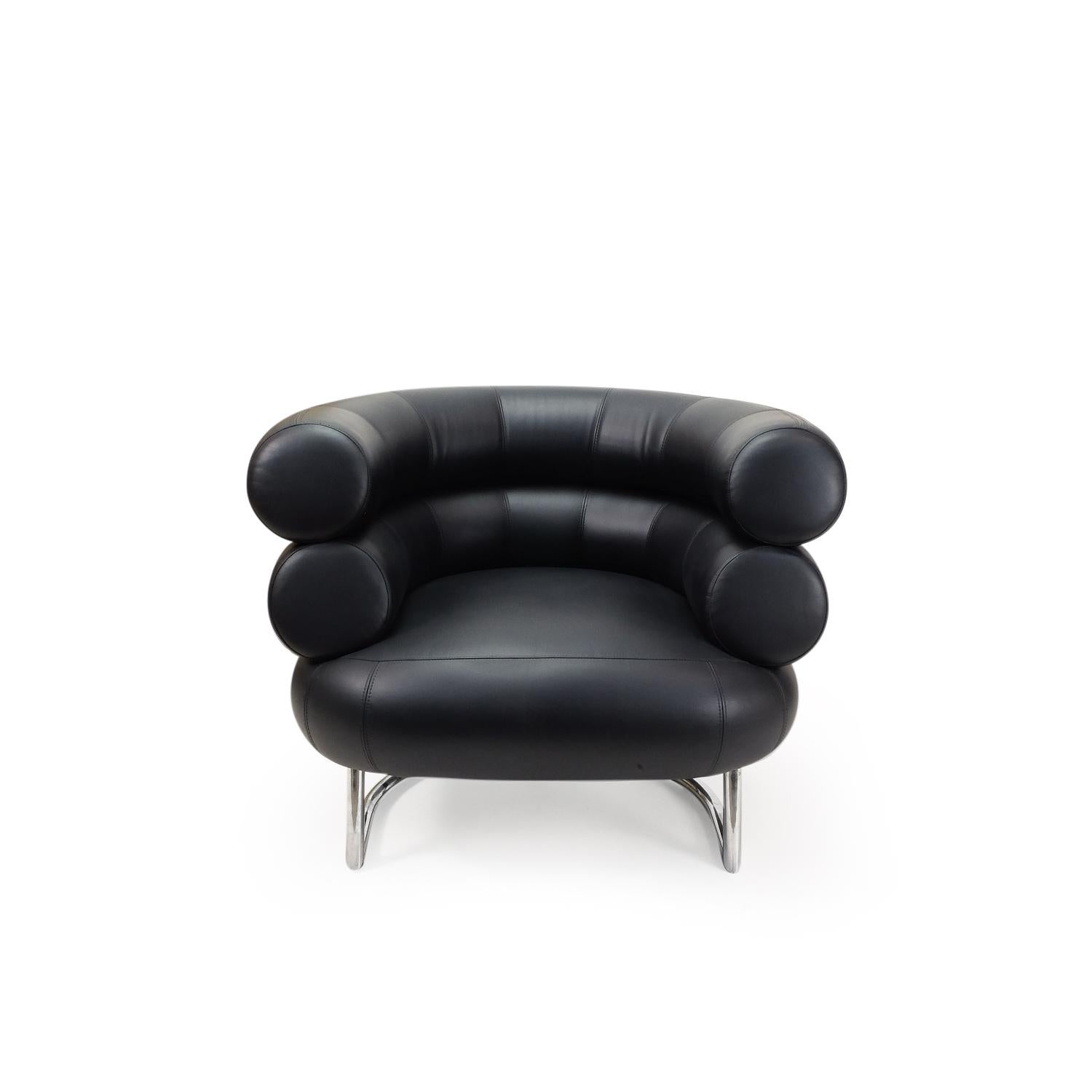 La chaise Bibendum est vraiment unique, nommée d'après le personnage du Michelin par la designer Eileen Gray. Cuir noir sur acier chromé.

Cette pièce a été produite par Vereinigte Werkstätten, qui a ensuite été rebaptisée ClassiCon, ce qui en fait