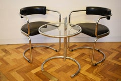 Paar Sessel und Beistelltisch aus grauem Eileen-Stil