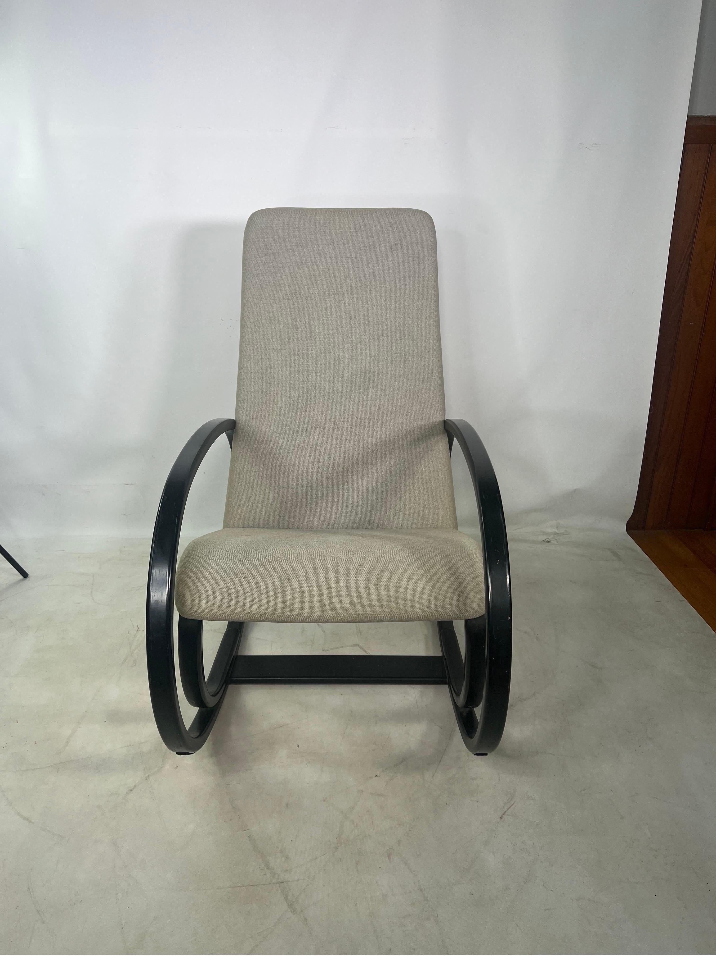 Vintage EJ25 rocking chair by Jörgen Gammelgaard for erik Jorgensen. This is a very nice rocking chair and it is very comfortable.