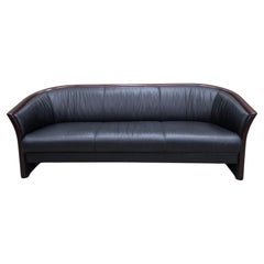 Divano vintage in pelle nera Ekornes Scandinavian Modern con accenti in palissandro