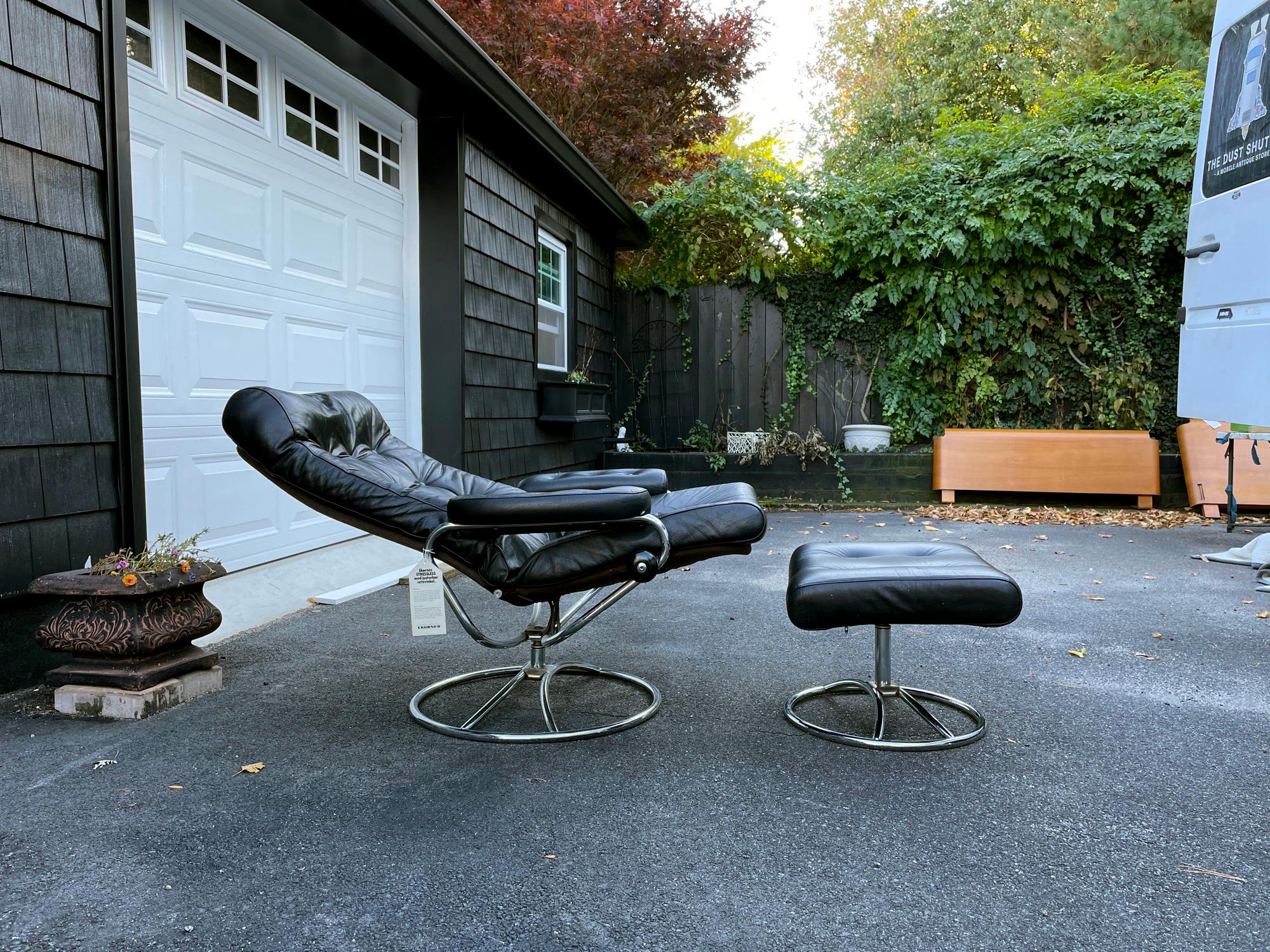 Mid-Century Modern Vintage Ekornes Stressless Black Leather Recliner Chair W/ Original Hangtag