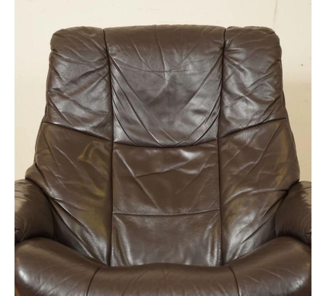 Vintage Ekornes Stressless Brown Leather Recliner Swivel Readiing Armchair In Good Condition In Pulborough, GB