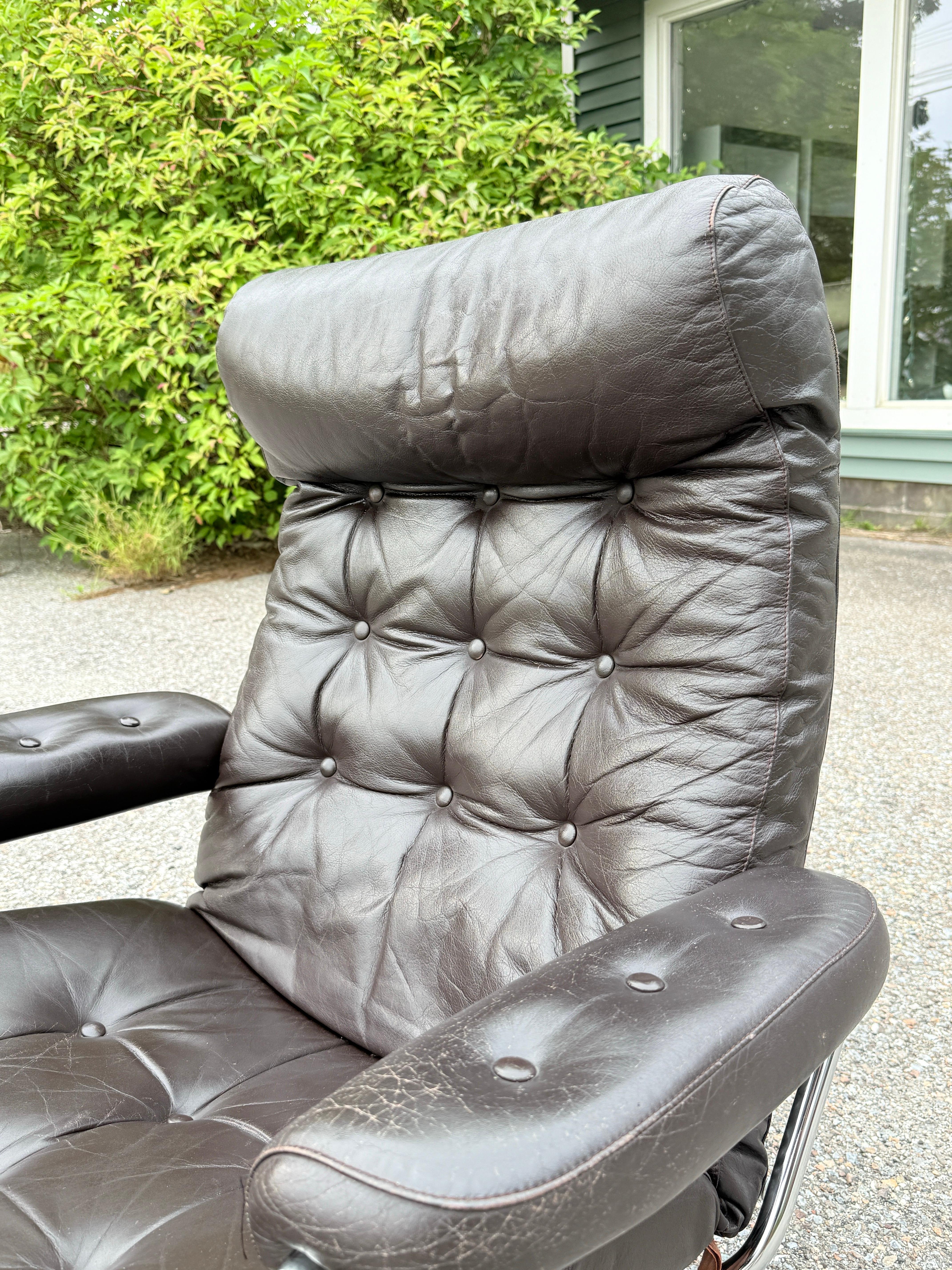 Vintage Ekornes Stressless Recliner & Ottoman Bon état - En vente à Brooklyn, NY